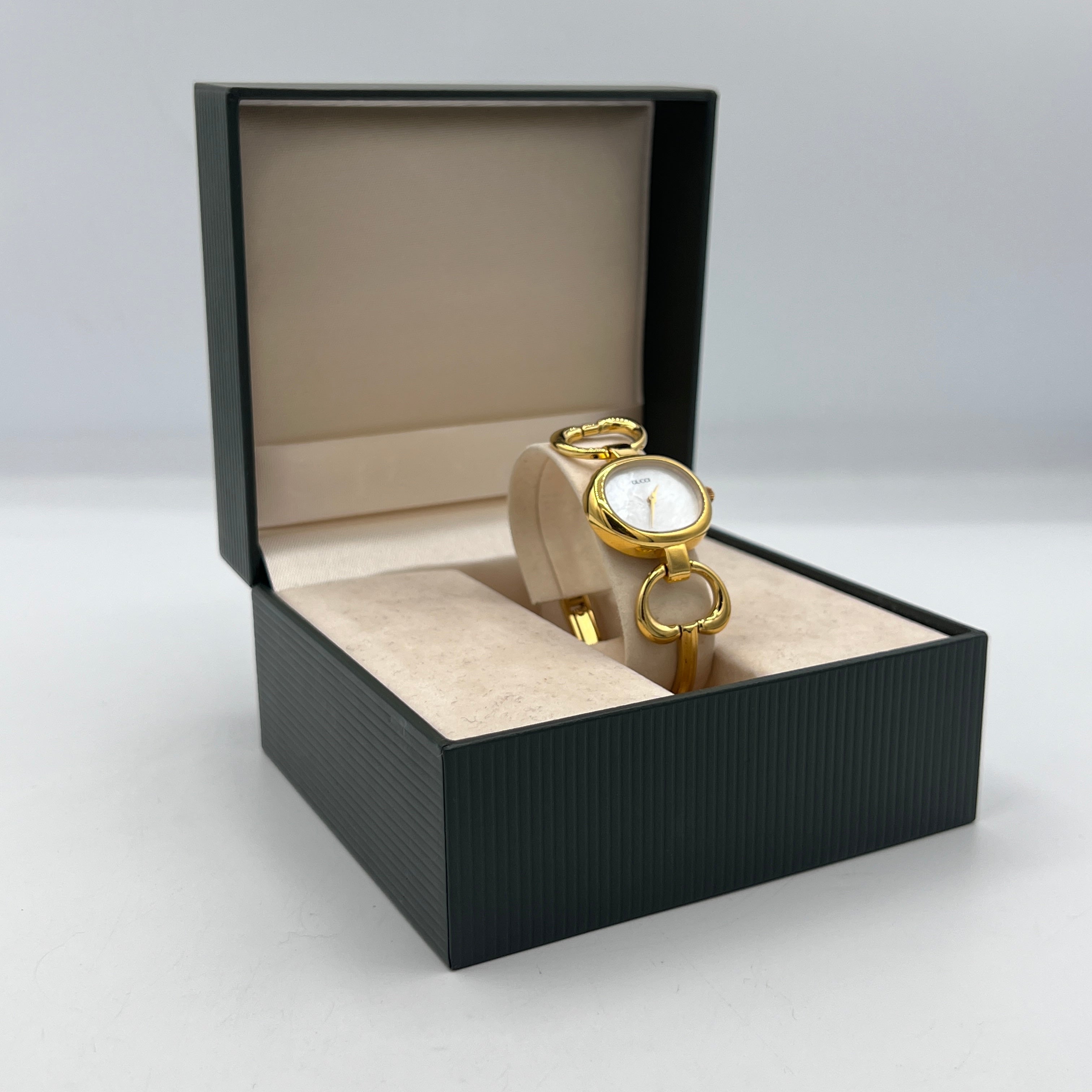 Montre GUCCI 1600 plaqué or doré