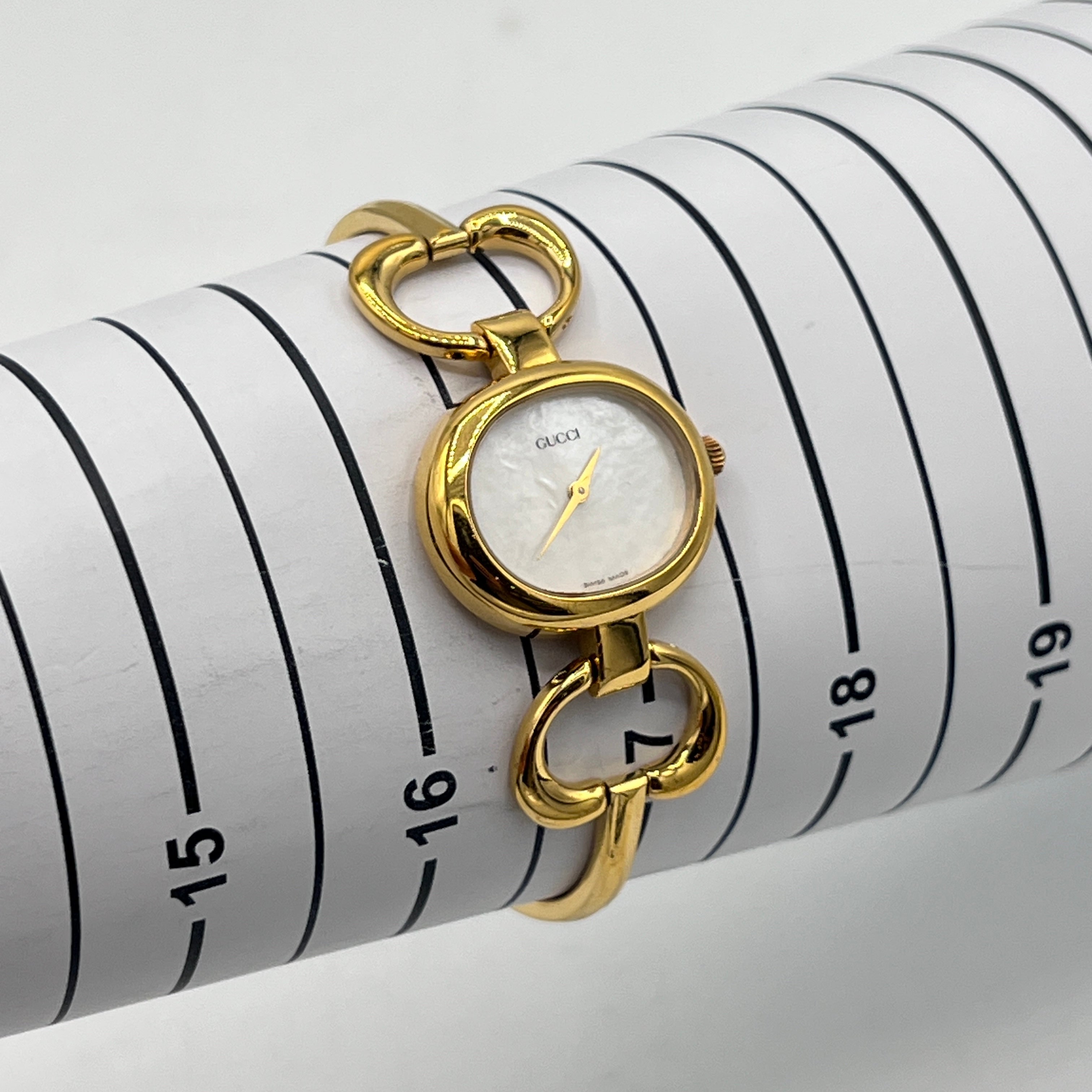 Montre GUCCI 1600 plaqué or doré