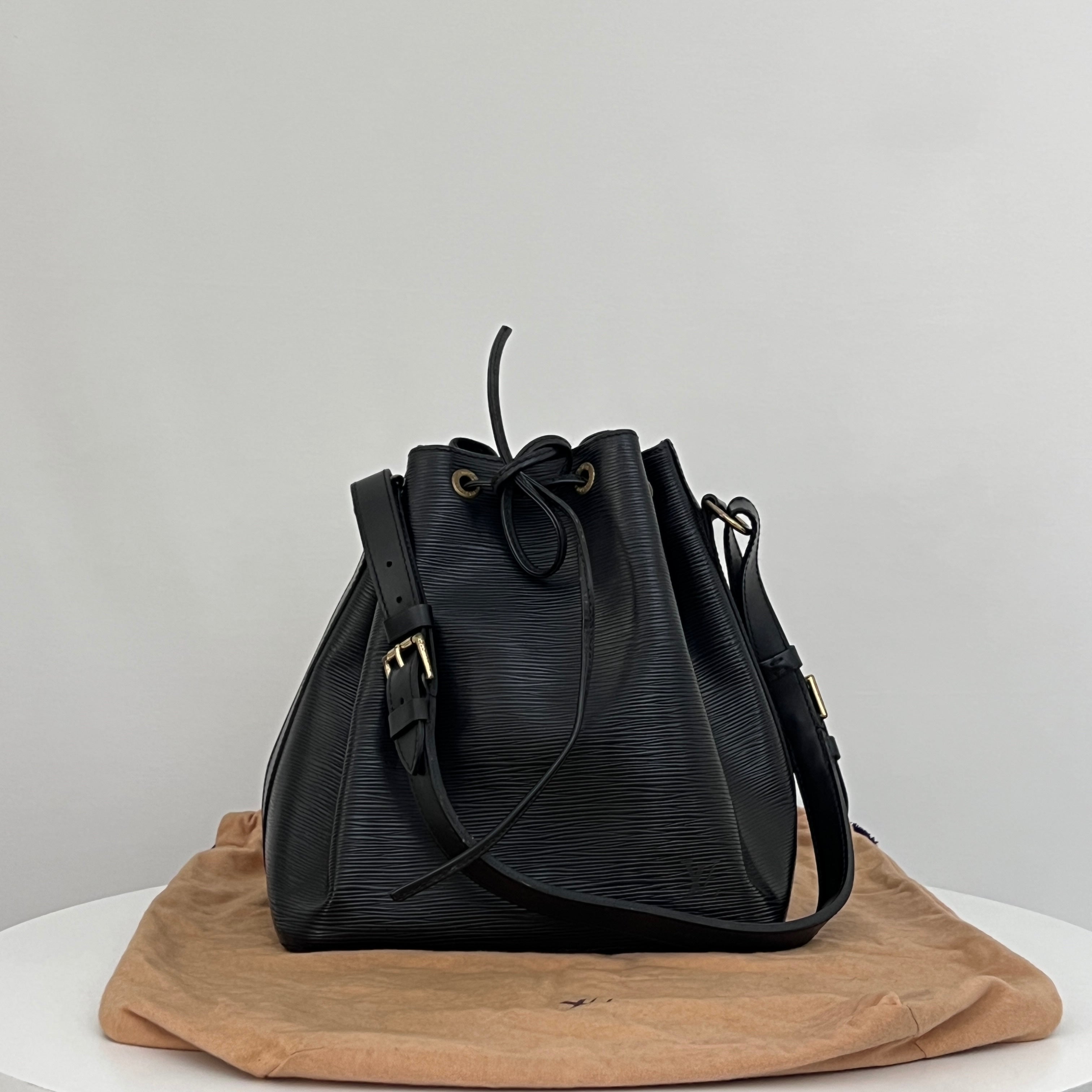 LOUIS VUITTON Noe Petit black epi leather vintage 1995 bag