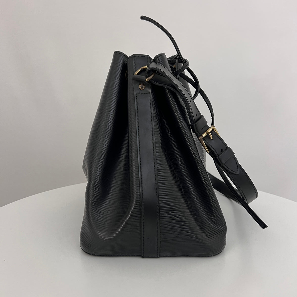 LOUIS VUITTON Noe Petit black epi leather vintage 1995 bag