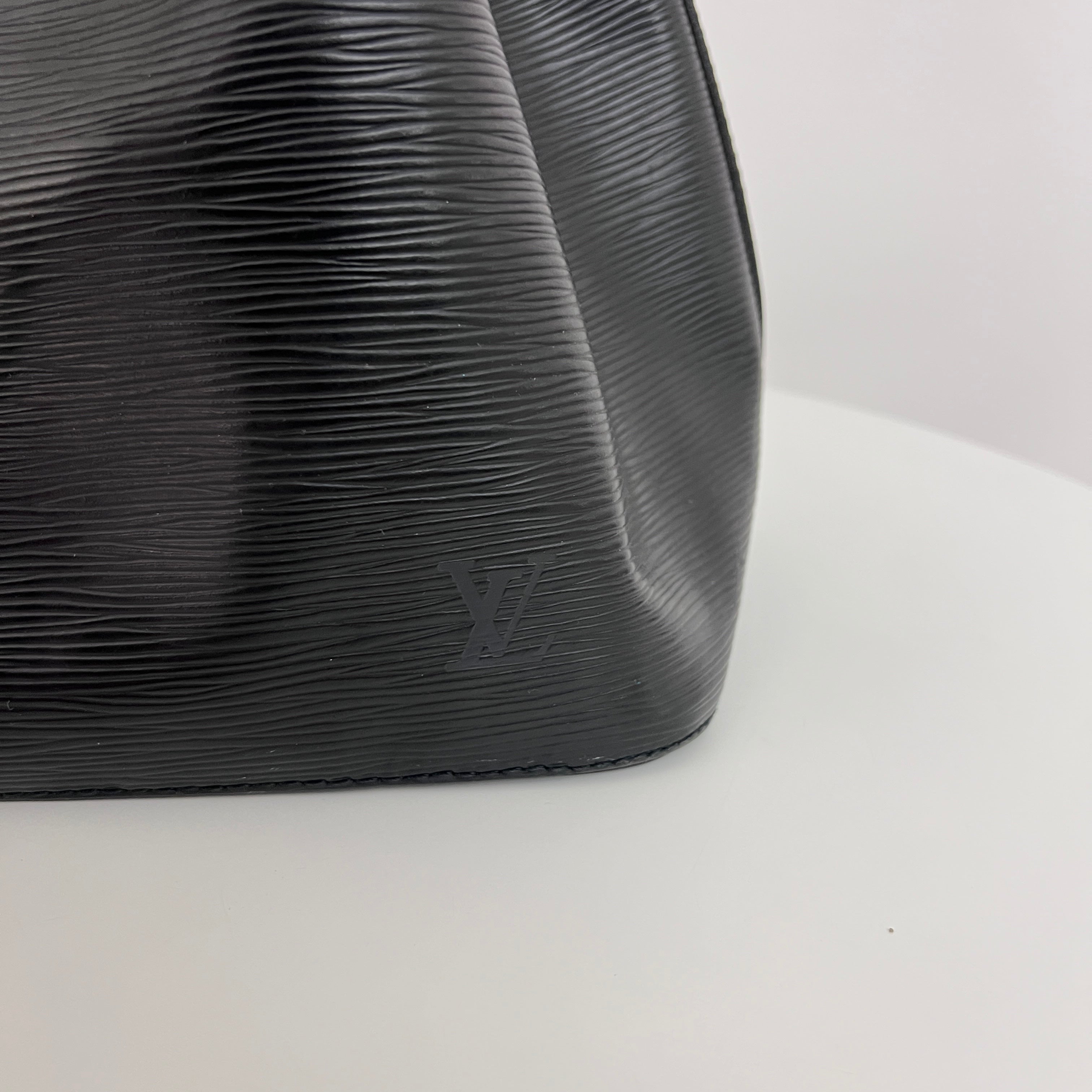LOUIS VUITTON Noe Petit black epi leather vintage 1995 bag