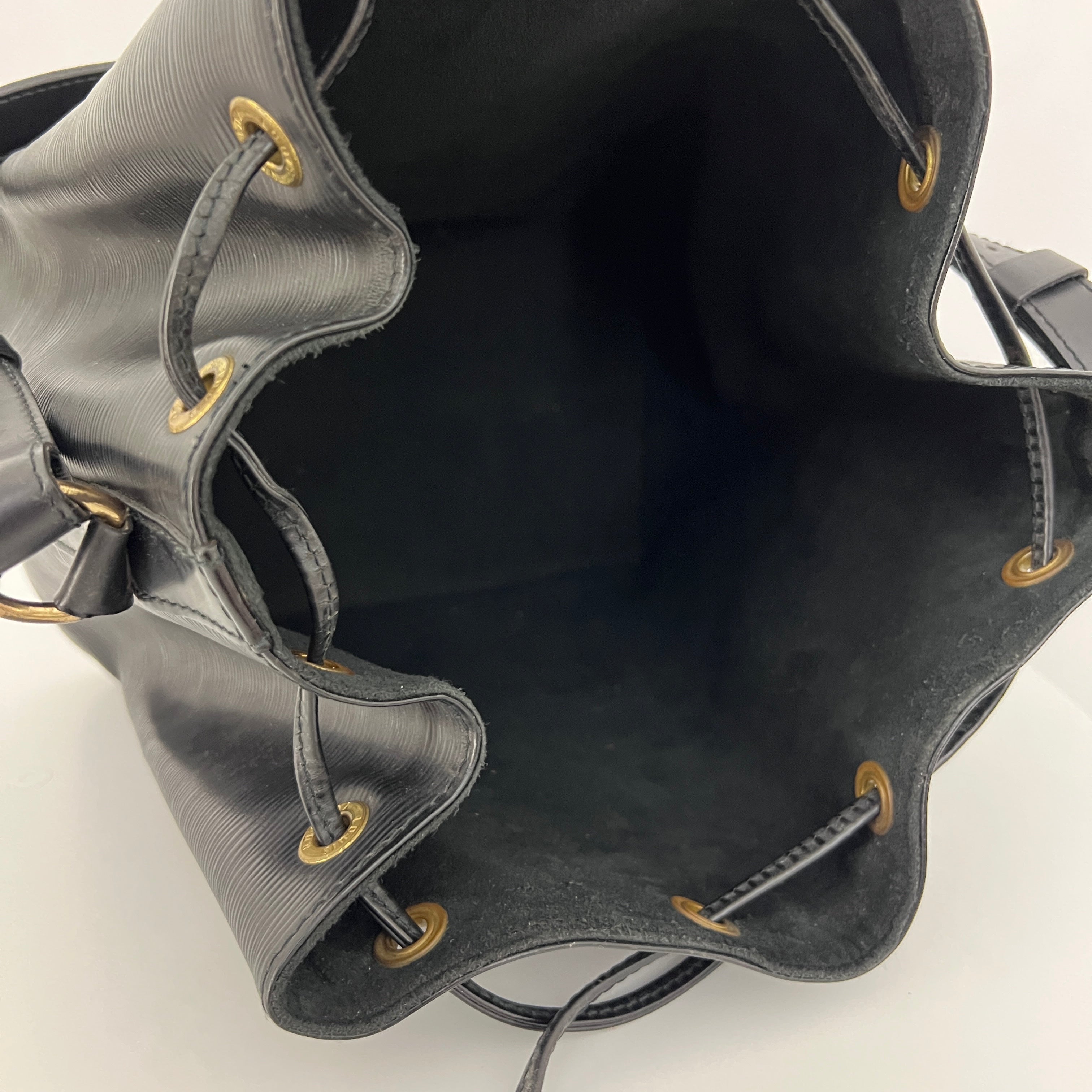 LOUIS VUITTON Noe Petit black epi leather vintage 1995 bag