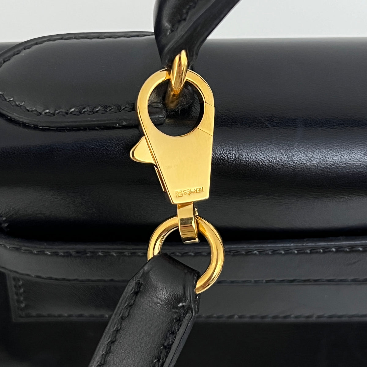 HERMÈS Kelly 32 black retourne box leather shoulder bag