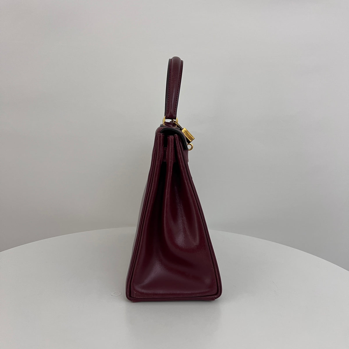 HERMÈS Kelly 28 Bordeaux Retourné Box Leather Bag