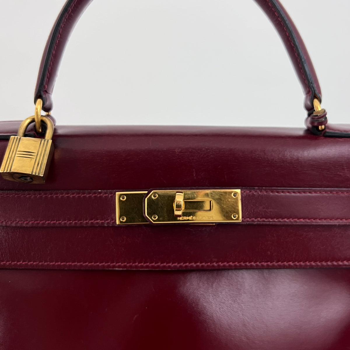 HERMÈS Kelly 28 Bordeaux Retourné Box Leather Bag