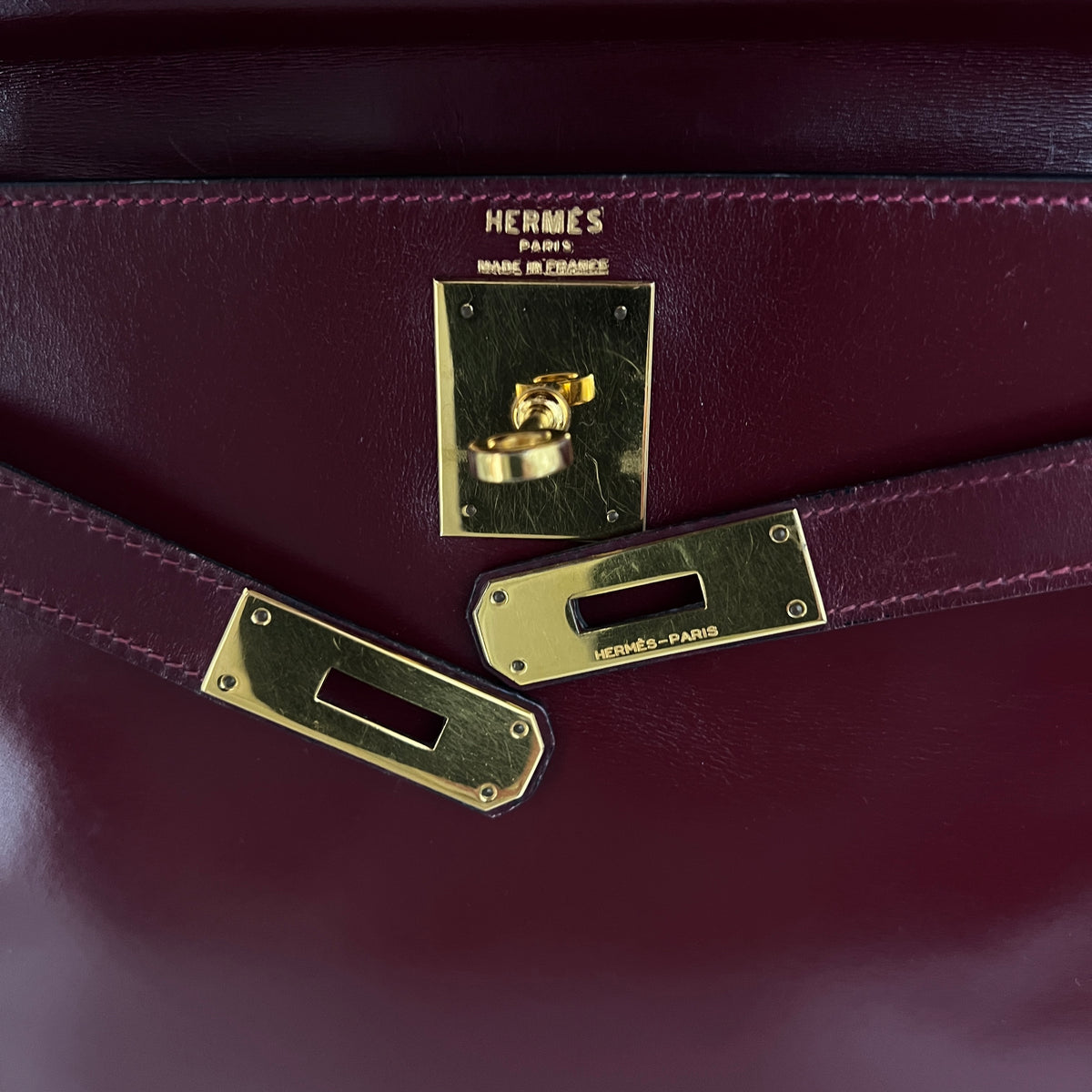 HERMÈS Kelly 28 Bordeaux Retourné Box Leather Bag