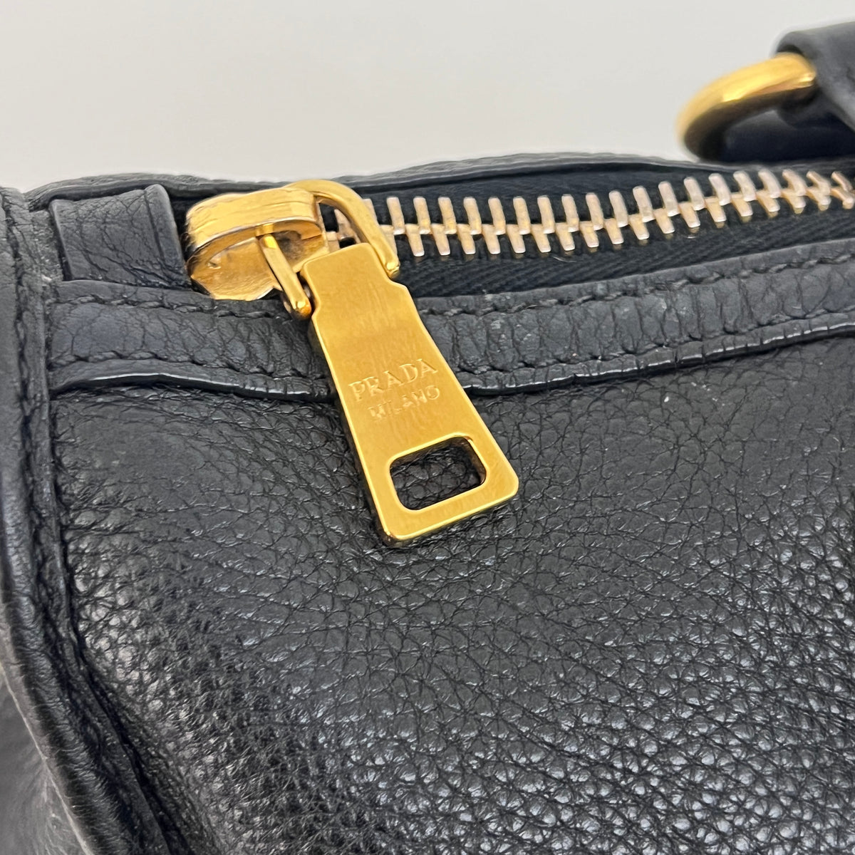 Sac à bandoulière PRADA Vitello Daino cuir grainé noir
