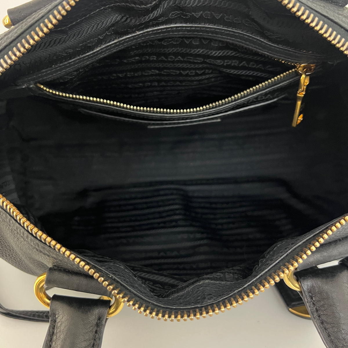 Sac à bandoulière PRADA Vitello Daino cuir grainé noir
