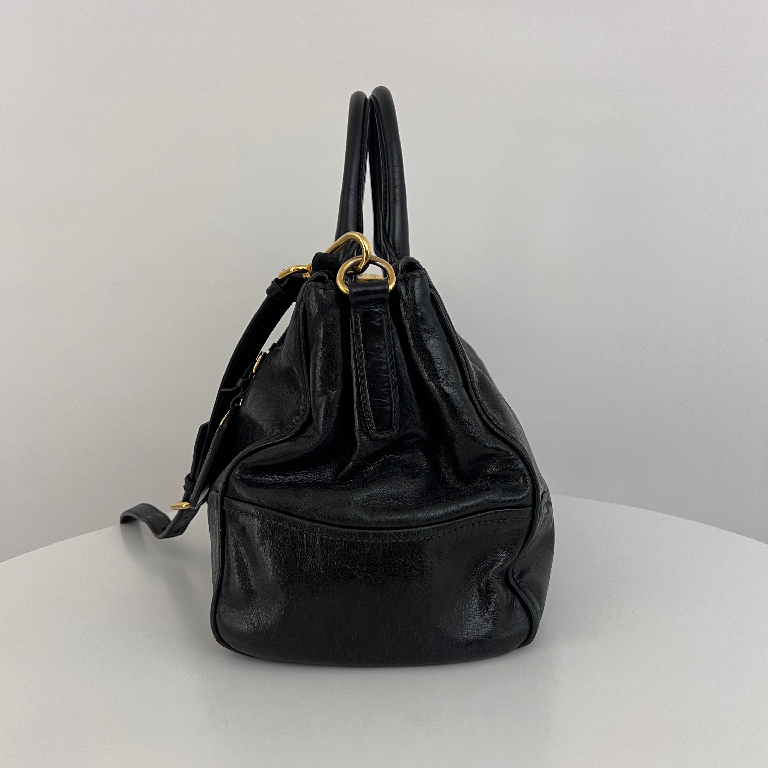 Sac à bandoulière PRADA Vitello Shine Satchel cuir grainé noir
