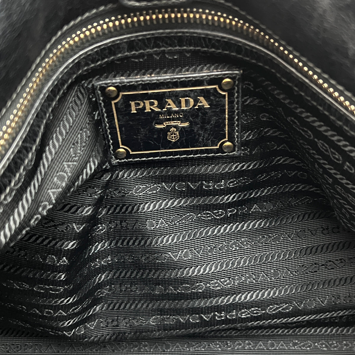 Sac à bandoulière PRADA Vitello Shine Satchel cuir grainé noir