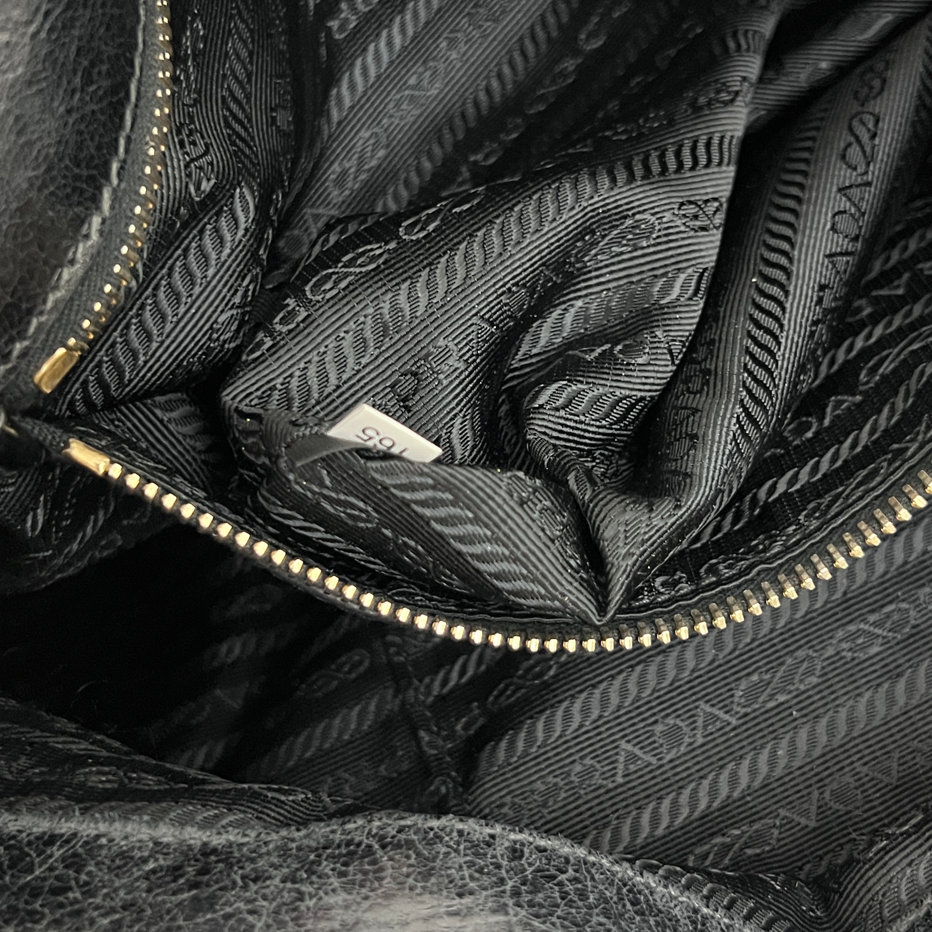 Sac à bandoulière PRADA Vitello Shine Satchel cuir grainé noir