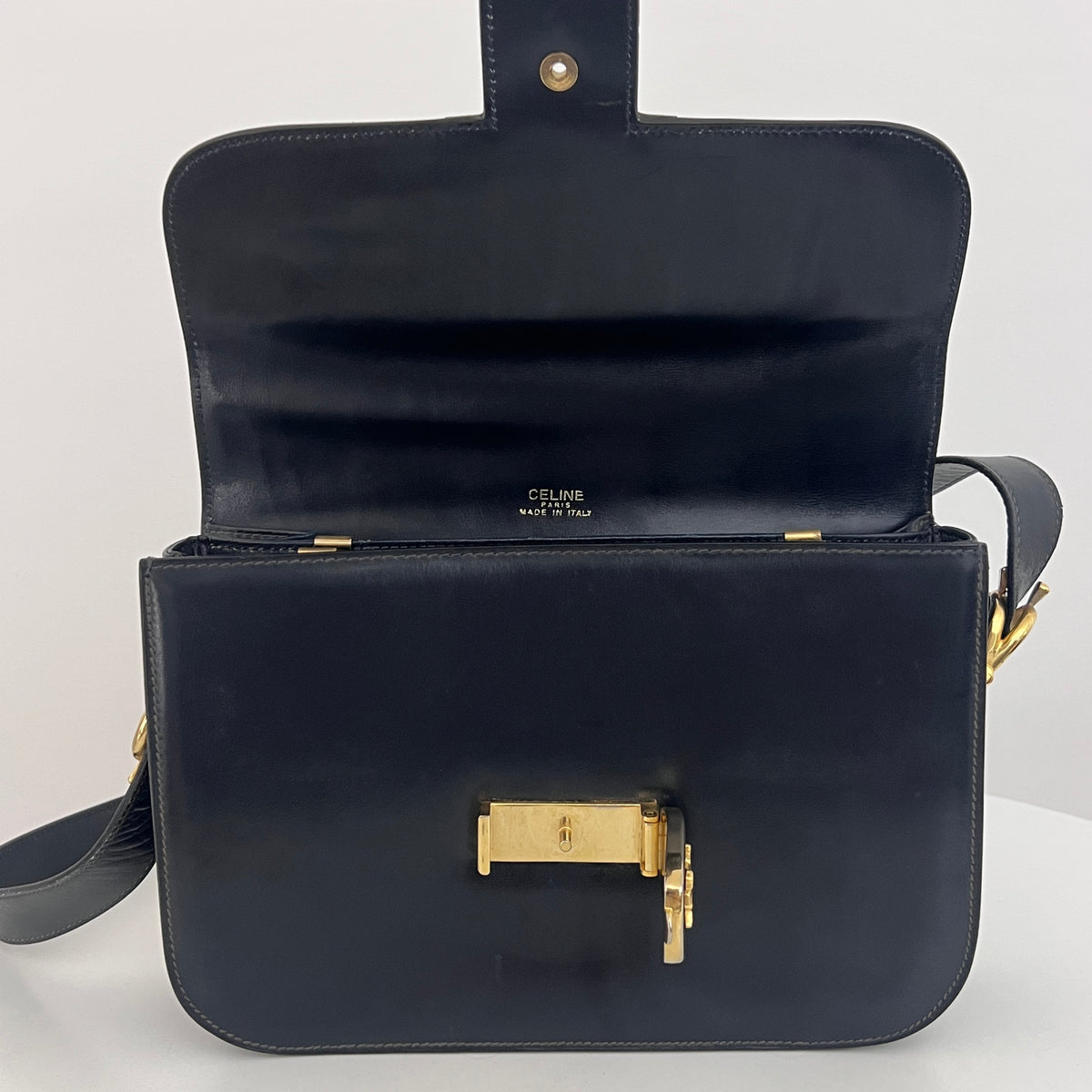 CELINE Triomphe bag in black smooth leather