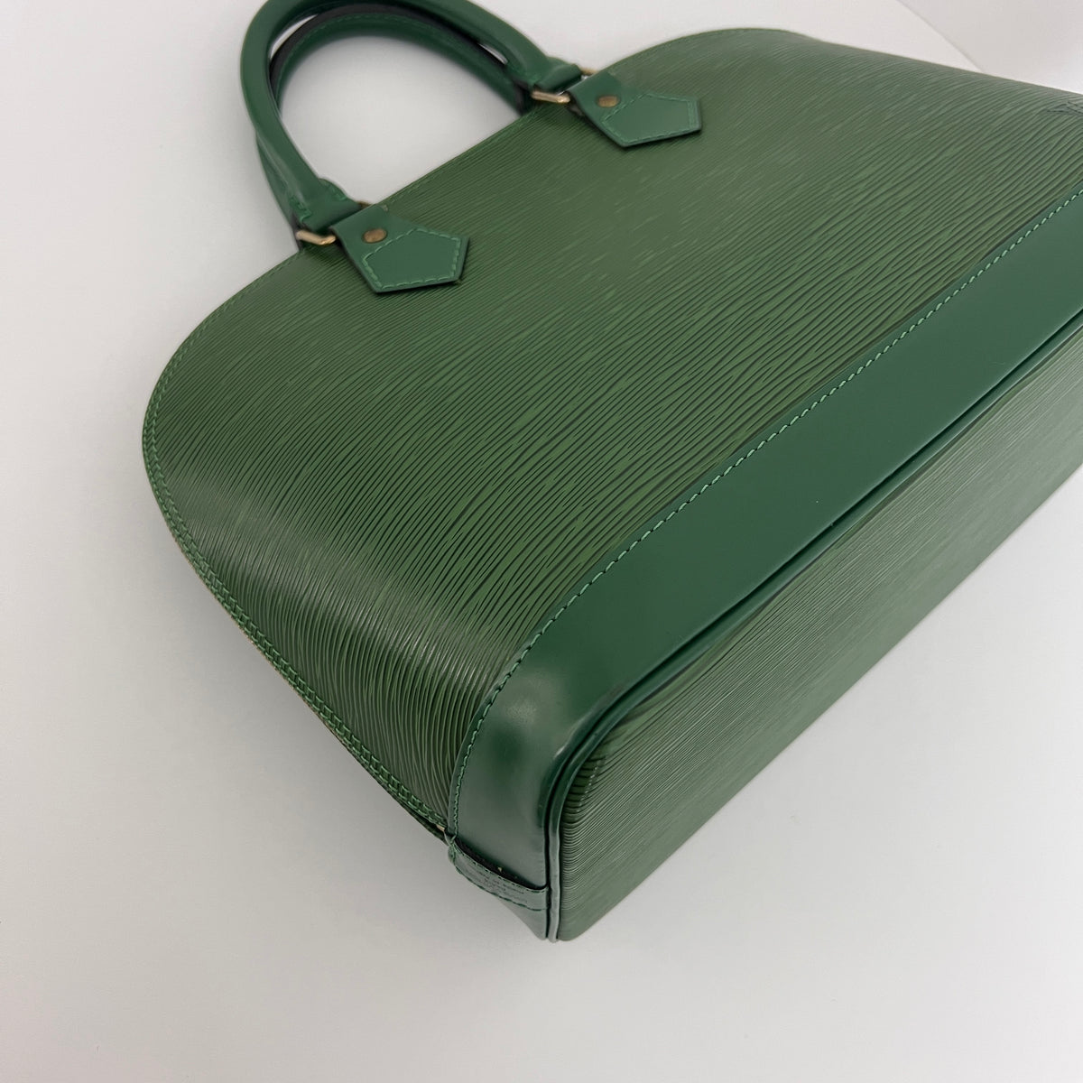 Sac à bandoulière LOUIS VUITTON Alma PM cuir épi vert vintage 1997