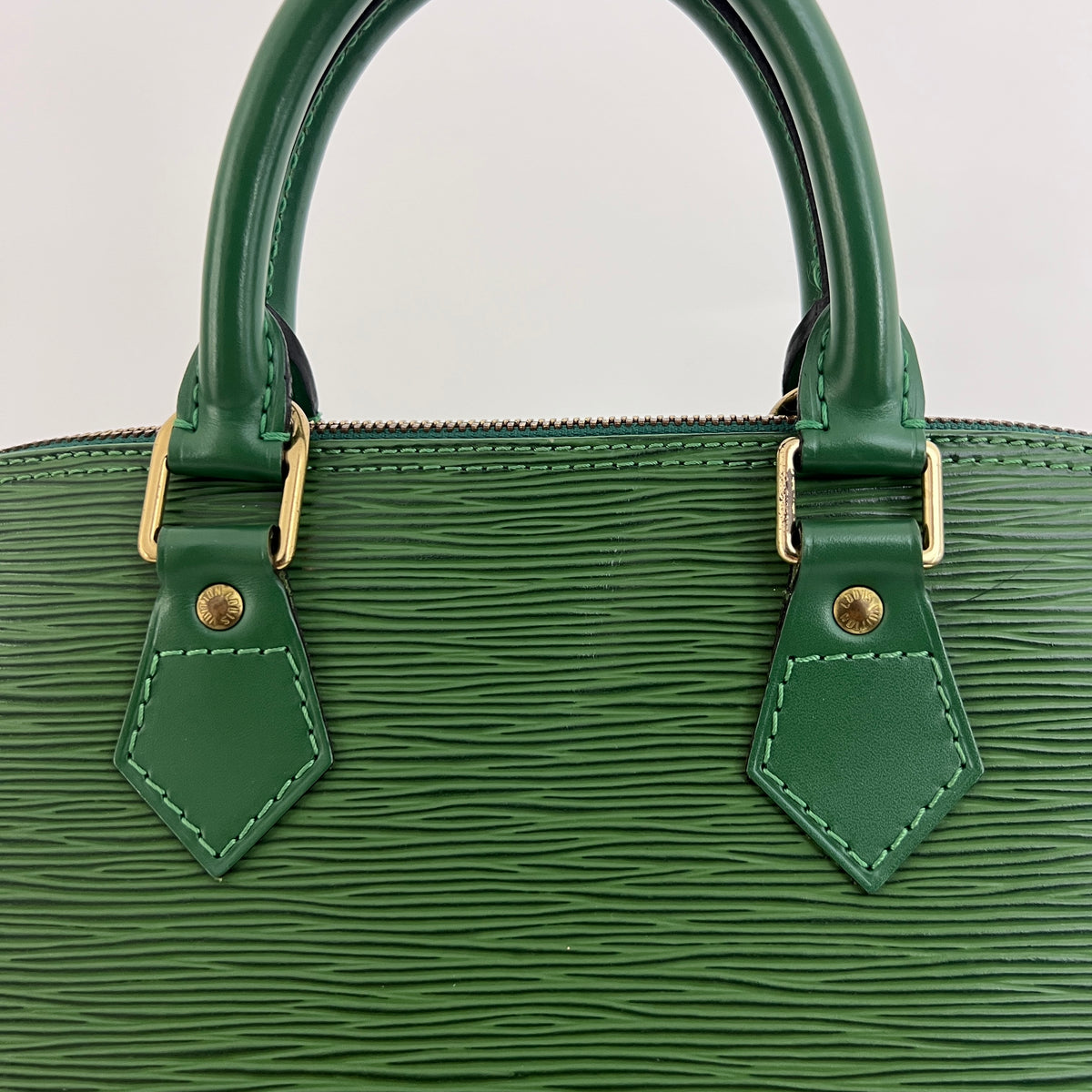 Sac à bandoulière LOUIS VUITTON Alma PM cuir épi vert vintage 1997