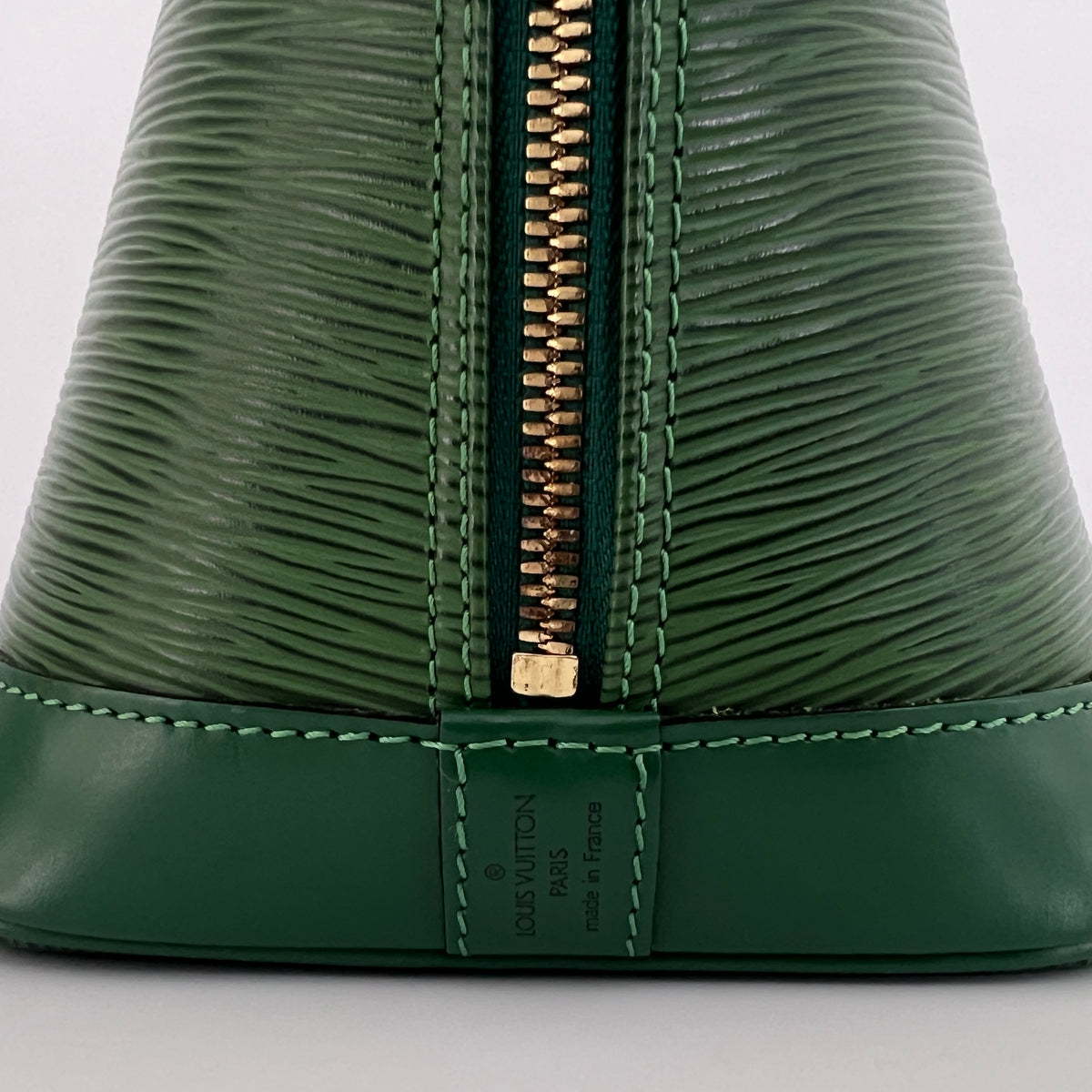 Sac à bandoulière LOUIS VUITTON Alma PM cuir épi vert vintage 1997