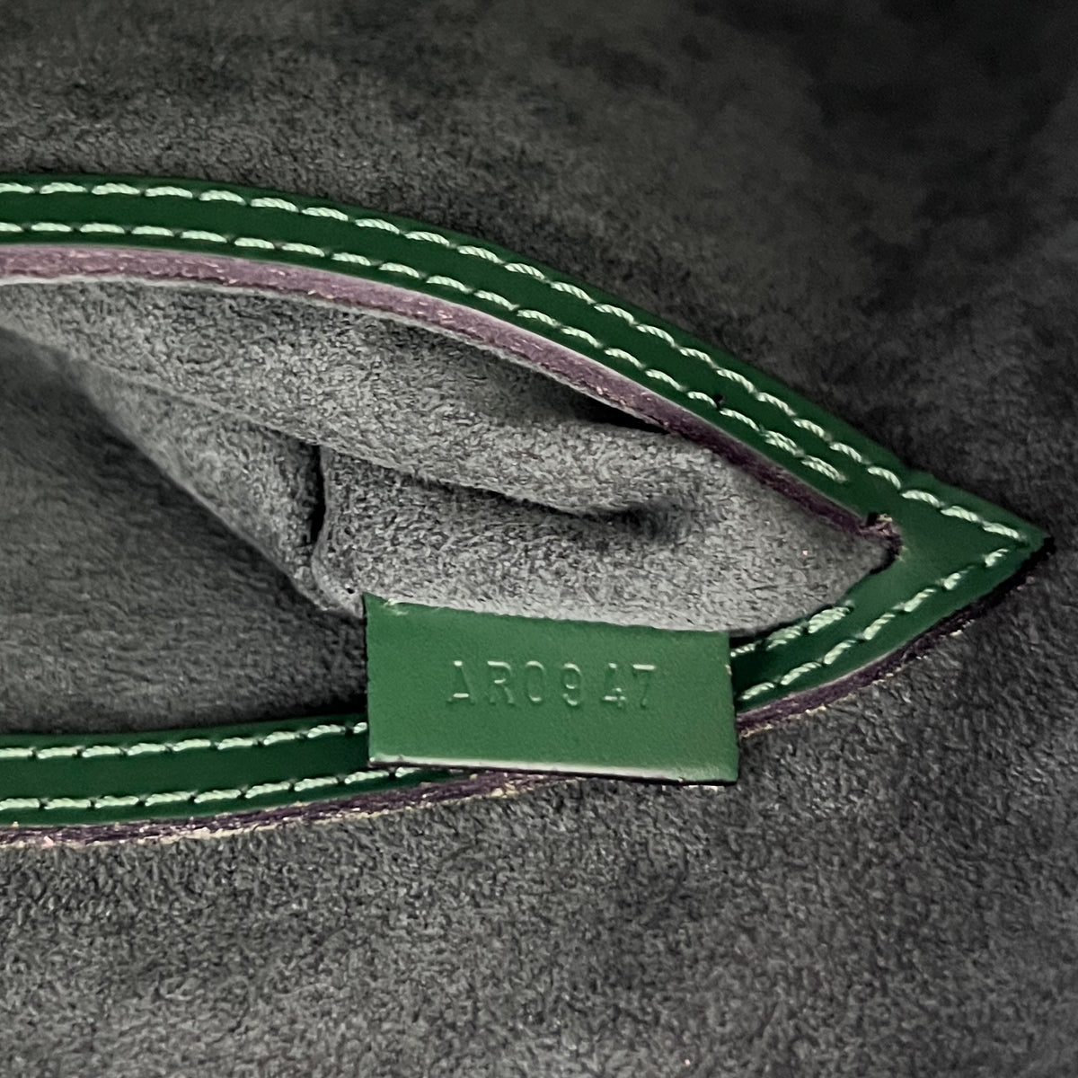 Sac à bandoulière LOUIS VUITTON Alma PM cuir épi vert vintage 1997