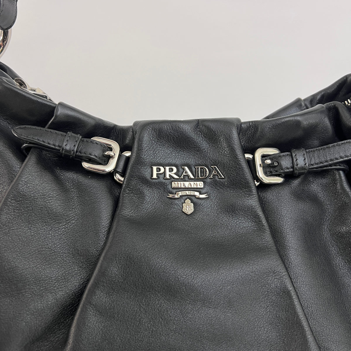 Sac PRADA Hobo Buckle cuir lisse noir