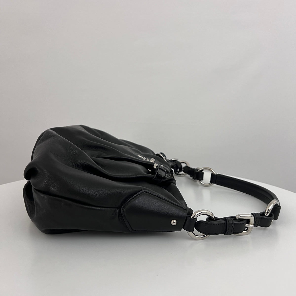 Sac PRADA Hobo Buckle cuir lisse noir