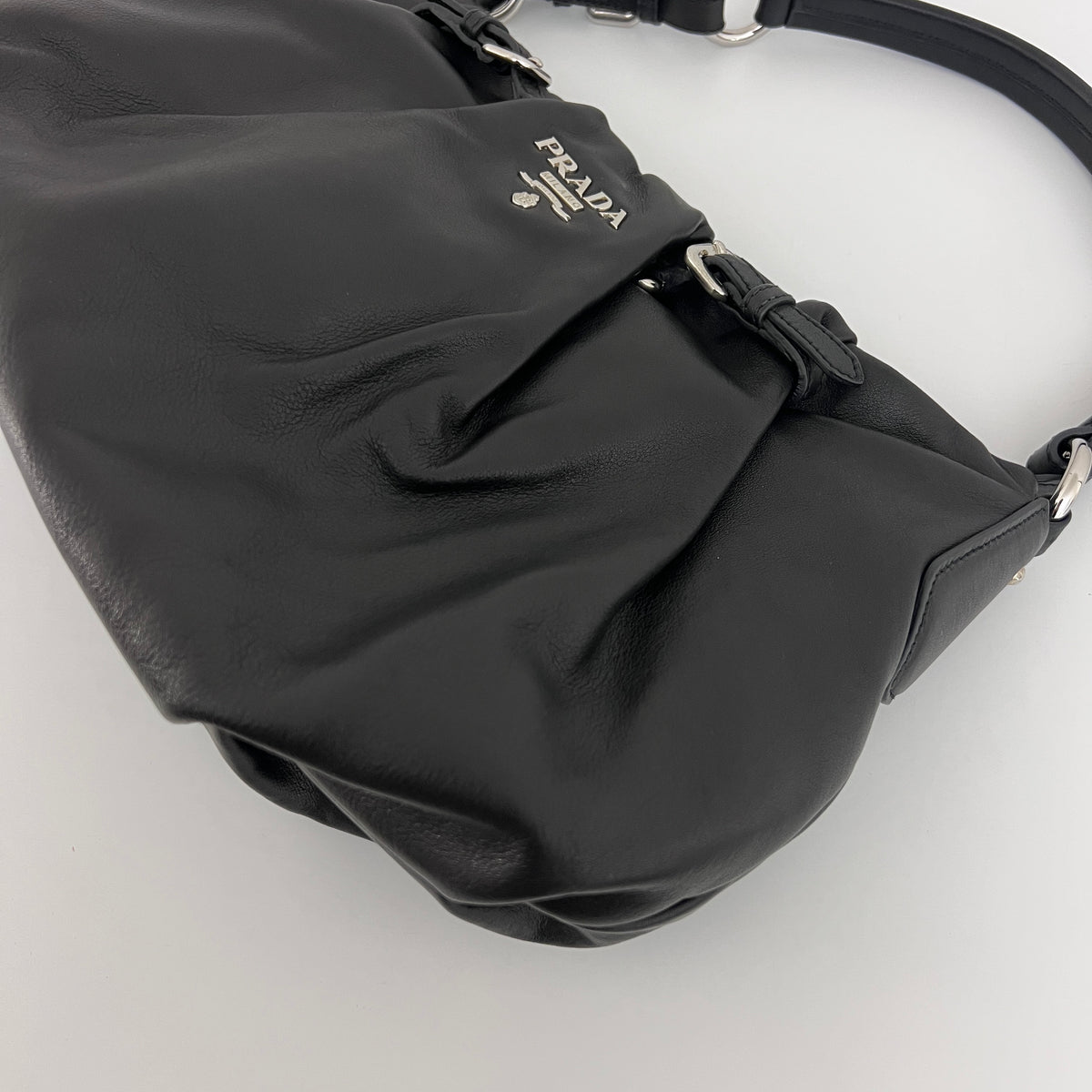Sac PRADA Hobo Buckle cuir lisse noir
