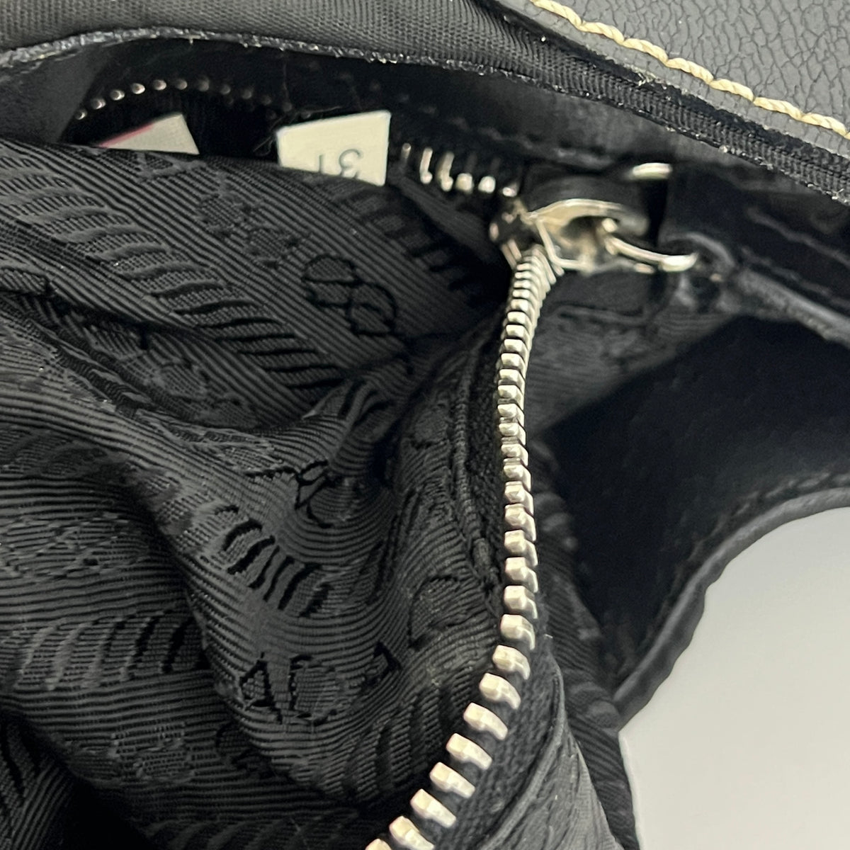 Sac PRADA Hobo nylon et cuir noir