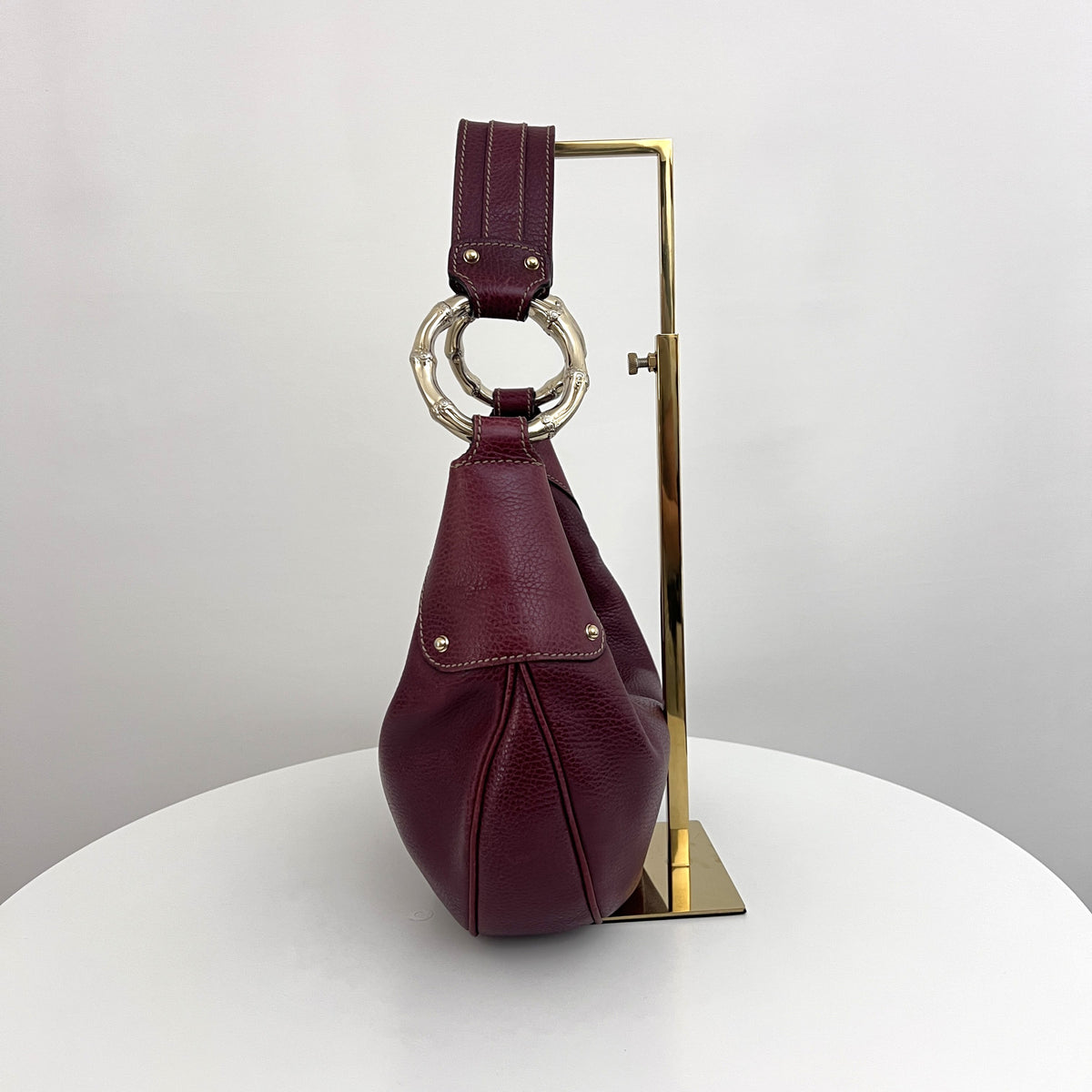 Sac GUCCI Bamboo Ring Half Moon cuir grainé bordeaux