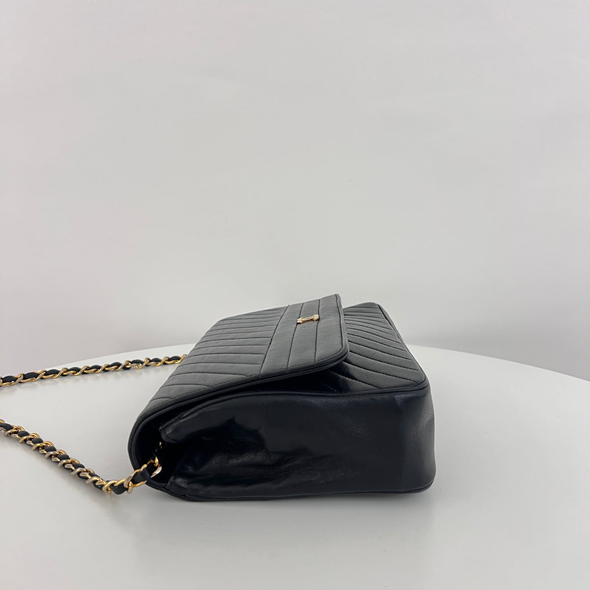 Sac à bandoulière CHANEL Chevron Single Flap cuir d'agneau noir vintage 1991-1994