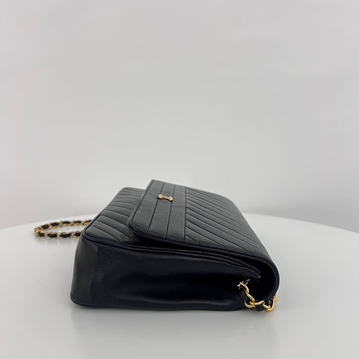 Sac à bandoulière CHANEL Chevron Single Flap cuir d'agneau noir vintage 1991-1994