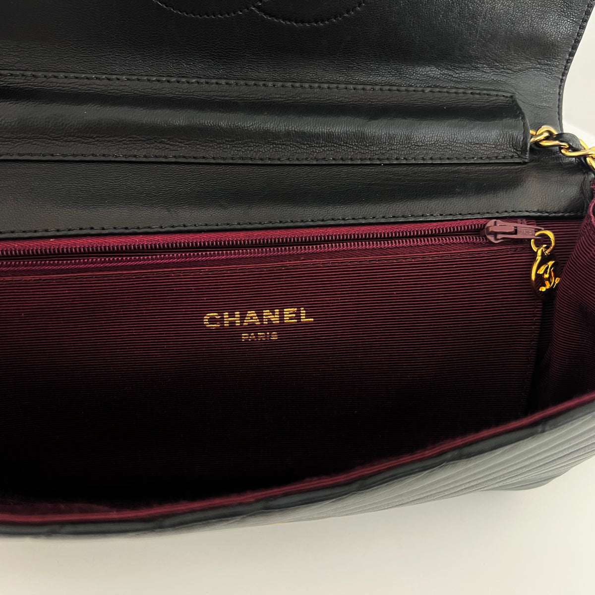Sac à bandoulière CHANEL Chevron Single Flap cuir d'agneau noir vintage 1991-1994
