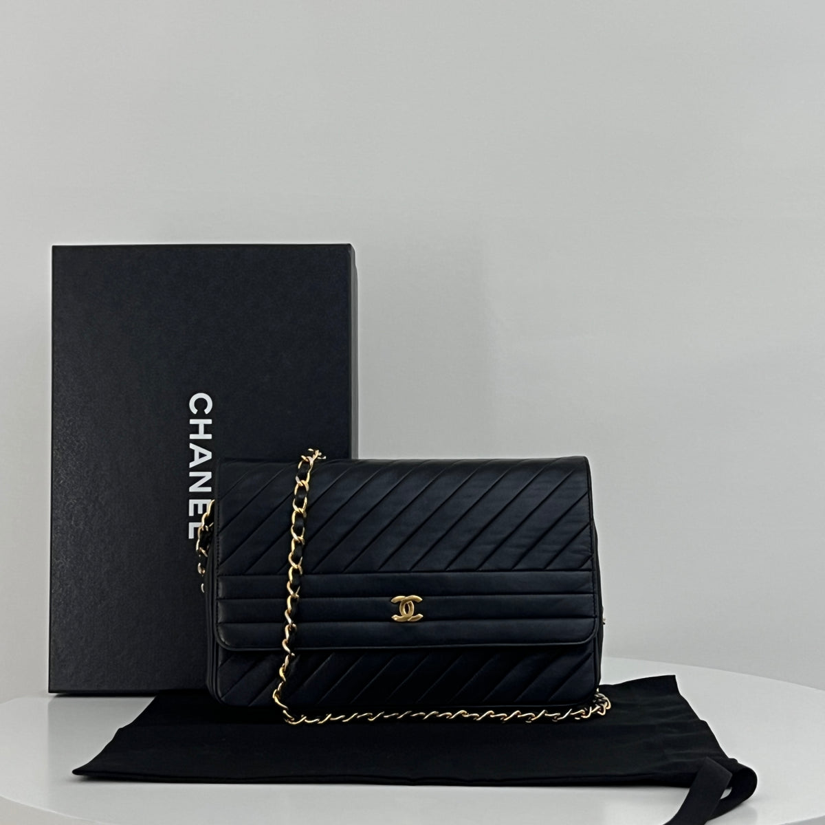 Sac à bandoulière CHANEL Chevron Single Flap cuir d'agneau noir vintage 1991-1994