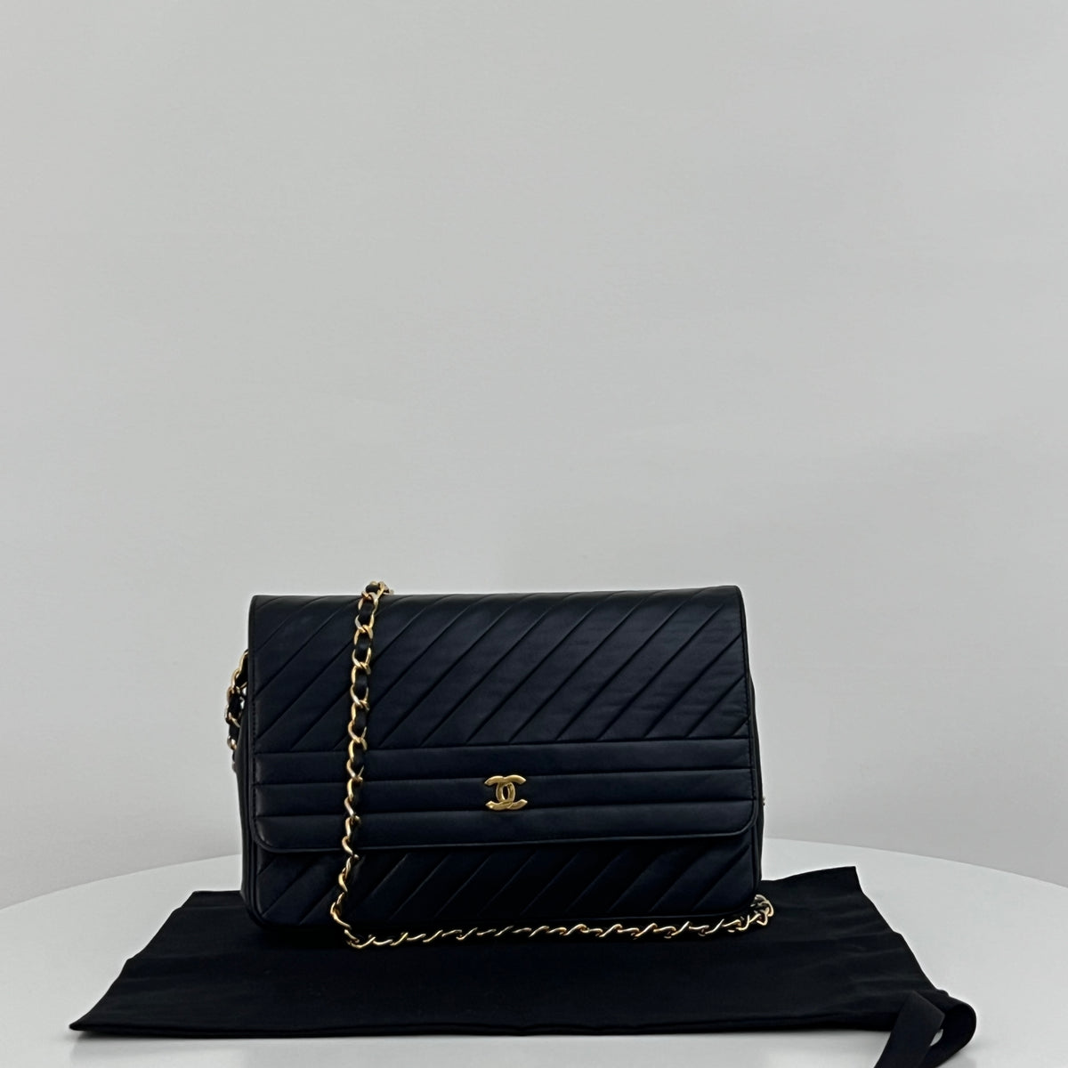 Sac à bandoulière CHANEL Chevron Single Flap cuir d'agneau noir vintage 1991-1994
