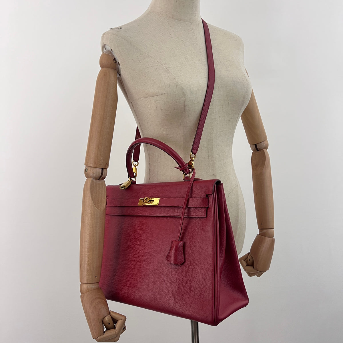 Sac à bandoulière HERMÈS Kelly 35 cuir grainé retourné rouge