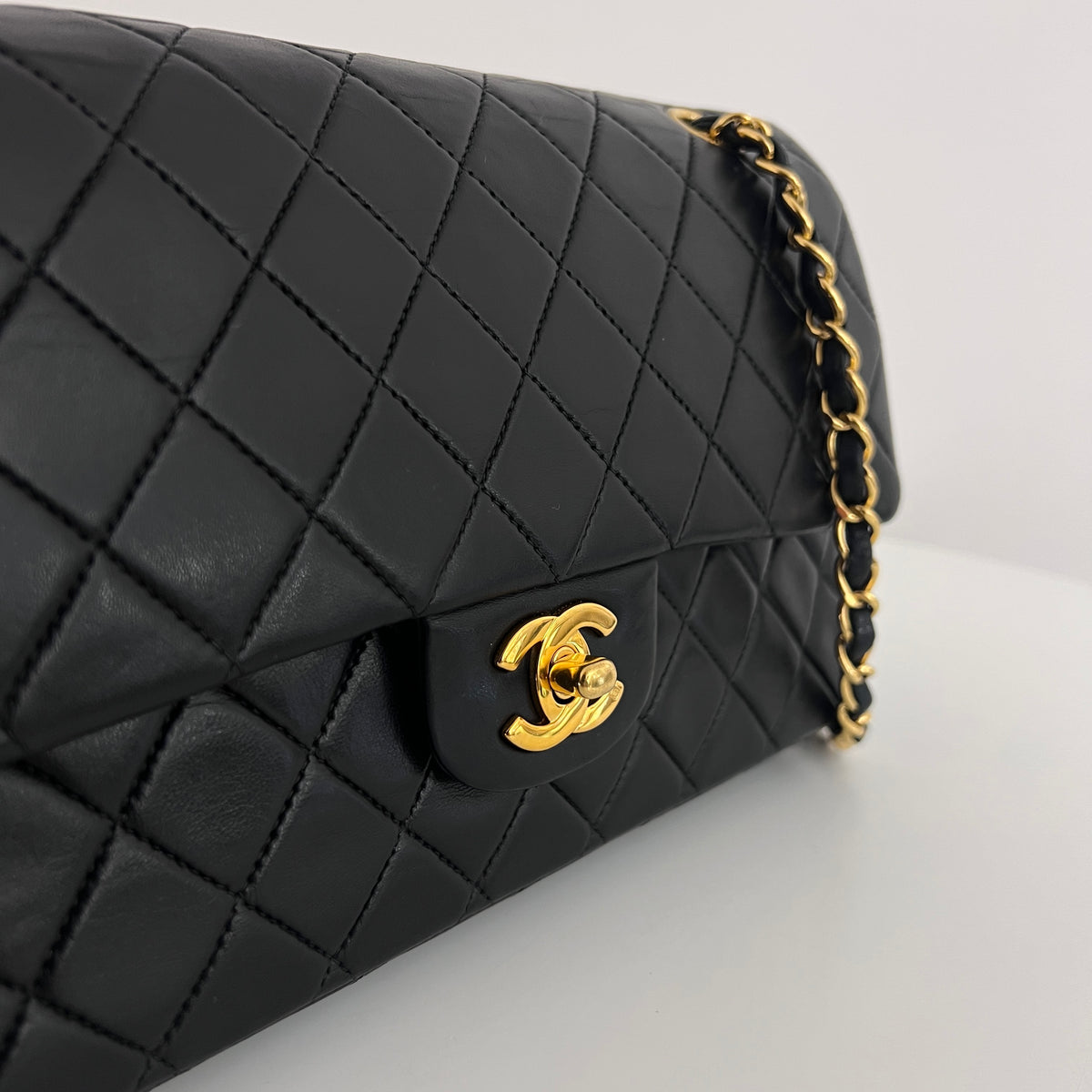 Sac à bandoulière CHANEL Classique 11.12 Medium cuir d'agneau noir vintage 2000-2002