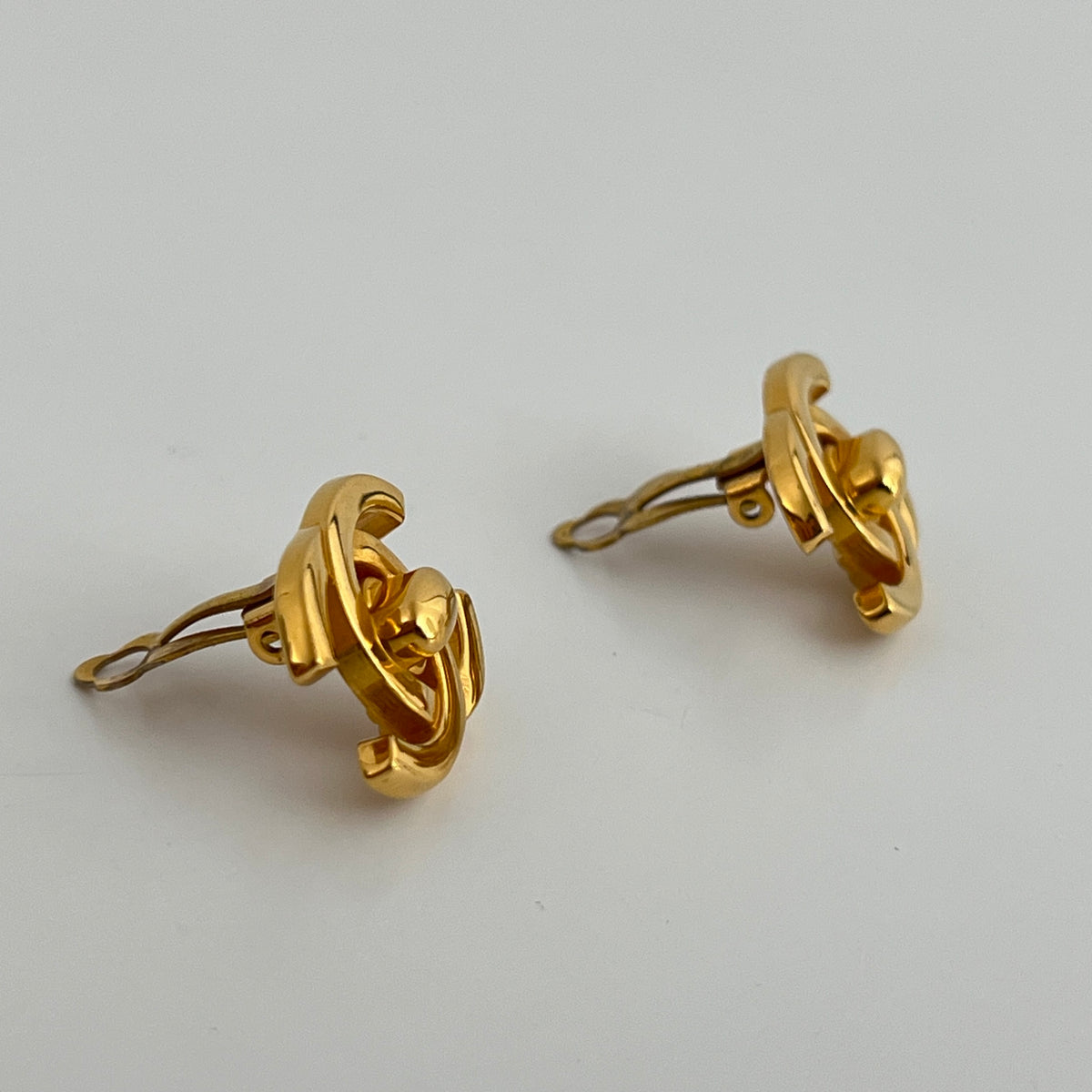 Boucles d'oreilles CHANEL CC Clip On 1995 Autonme-Hiver