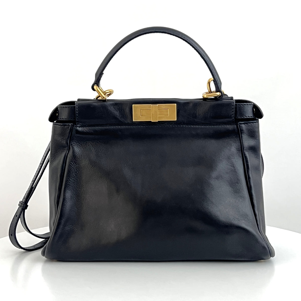 Sac à bandoulière FENDI Peekaboo cuir lisse noir