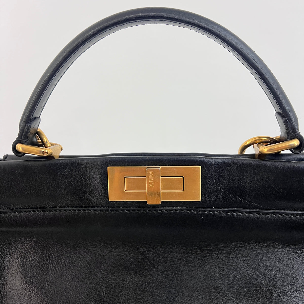 Sac à bandoulière FENDI Peekaboo cuir lisse noir