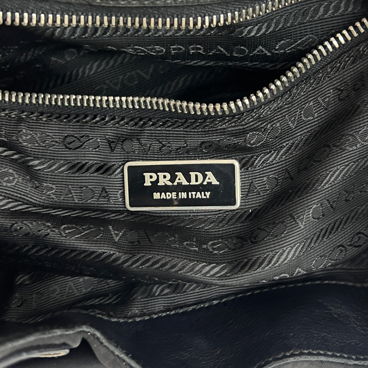 Sac PRADA Hobo nylon et cuir noir