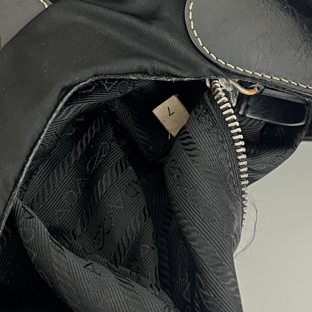 Sac PRADA Hobo nylon et cuir noir