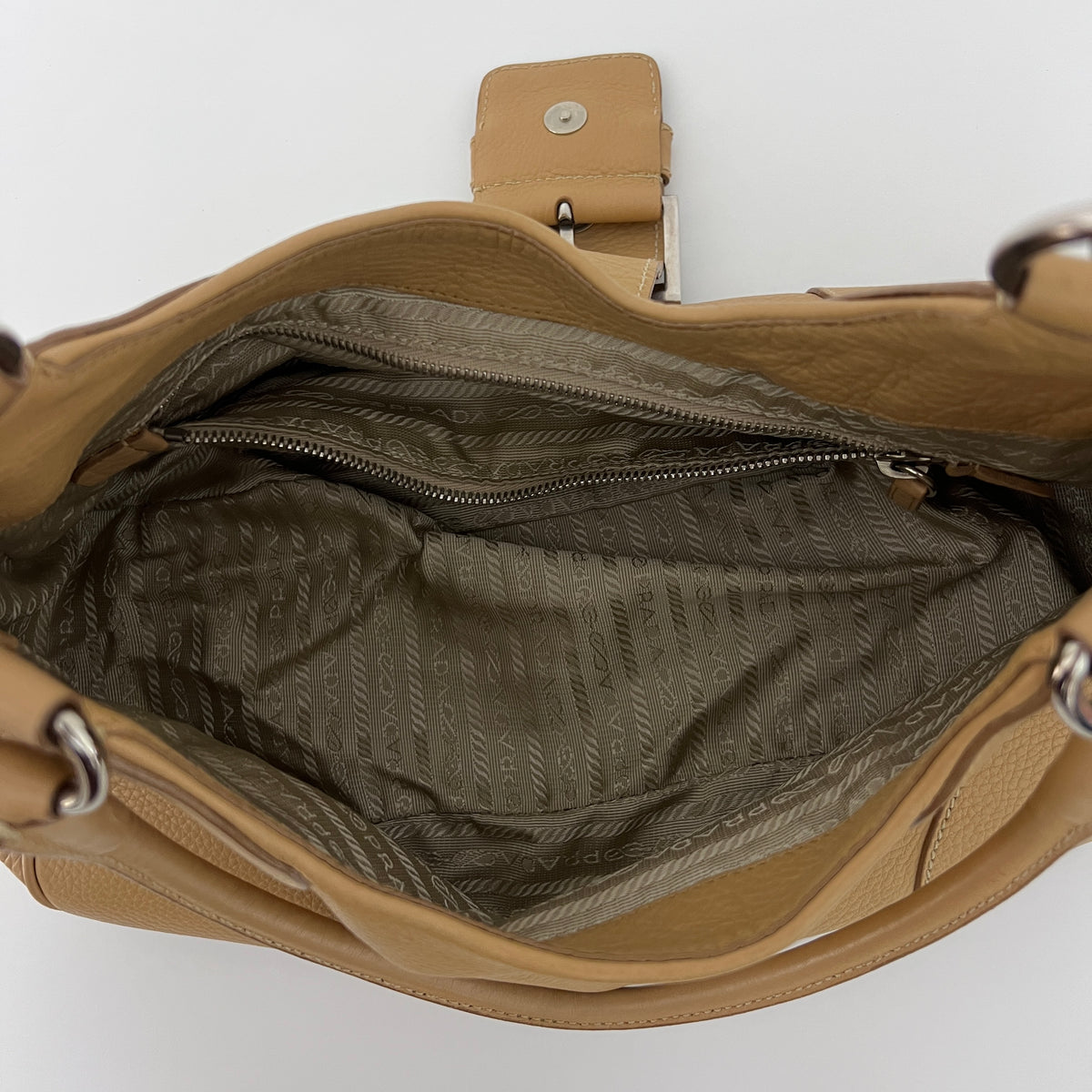 Sac PRADA Hobo cuir grainé beige