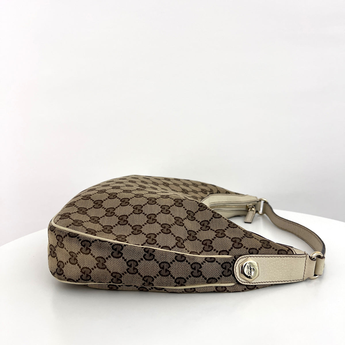 Sac GUCCI Hobo GG toile et cuir beige