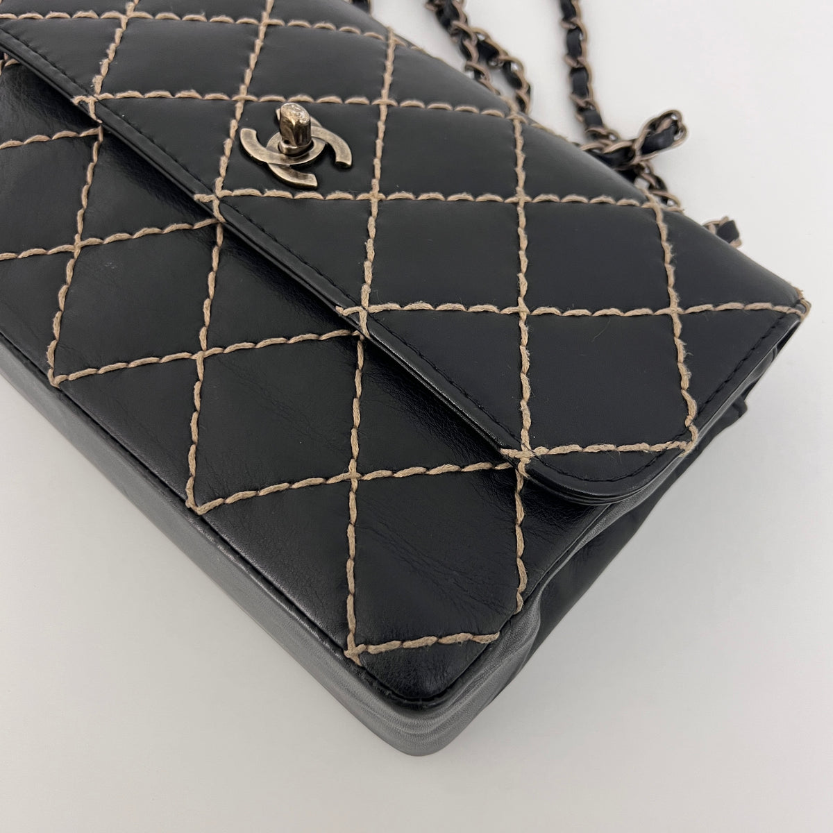 Sac à bandoulière CHANEL Classique Wild Stitch Medium cuir d'agneau noir vintage 2000-2002