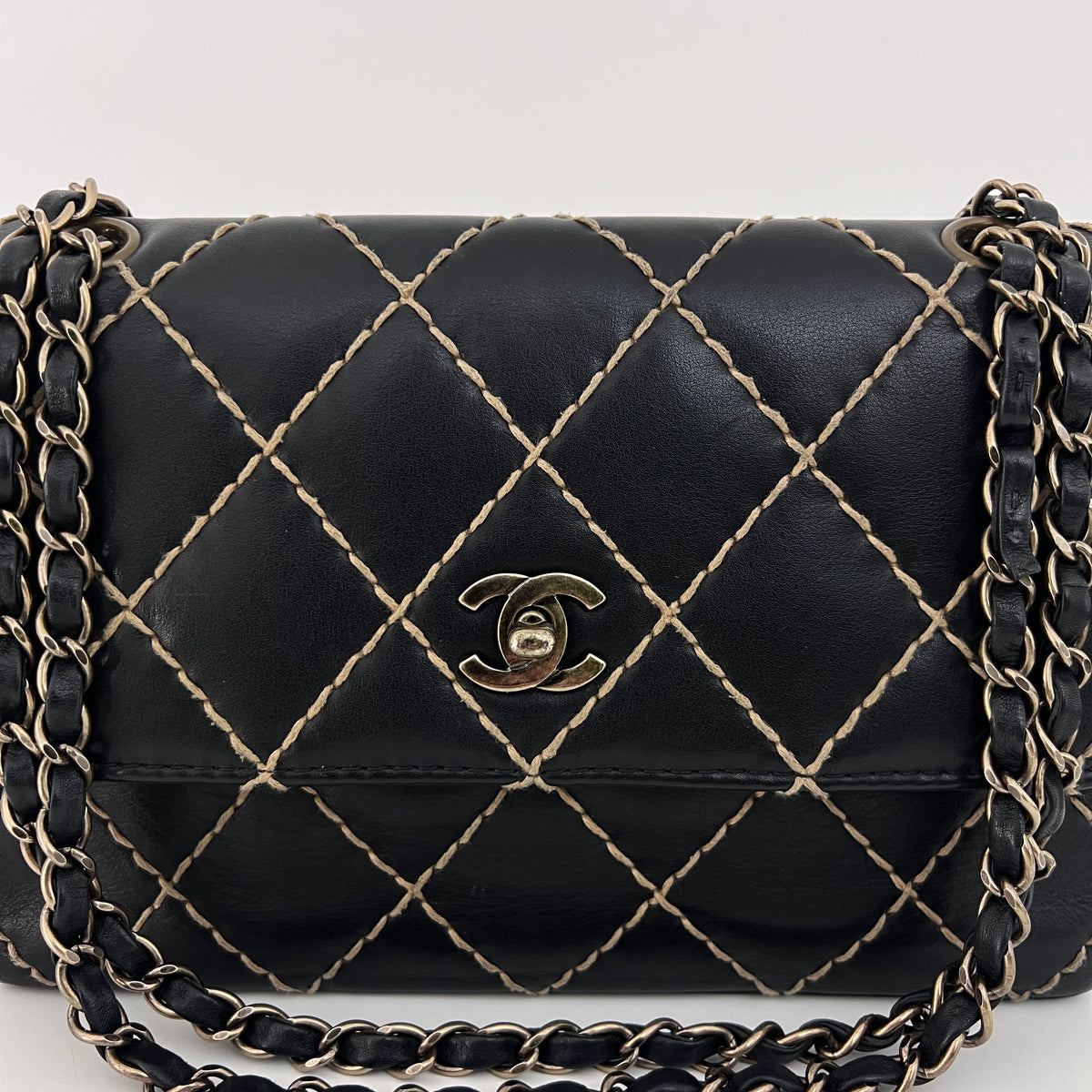Sac à bandoulière CHANEL Classique Wild Stitch Medium cuir d'agneau noir vintage 2000-2002