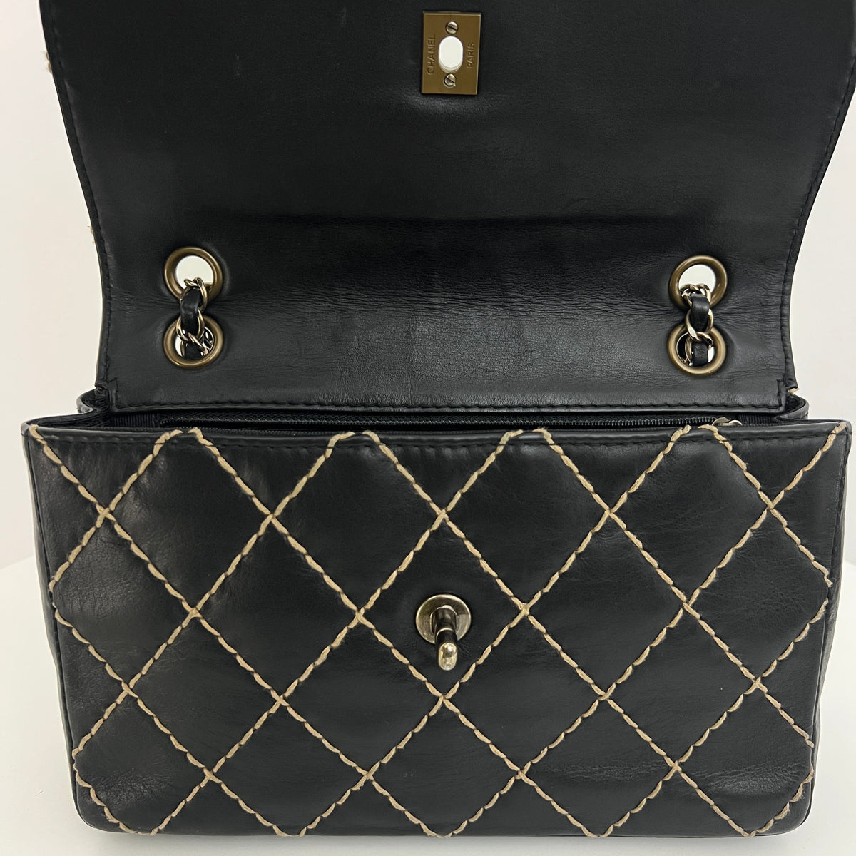 Sac à bandoulière CHANEL Classique Wild Stitch Medium cuir d'agneau noir vintage 2000-2002