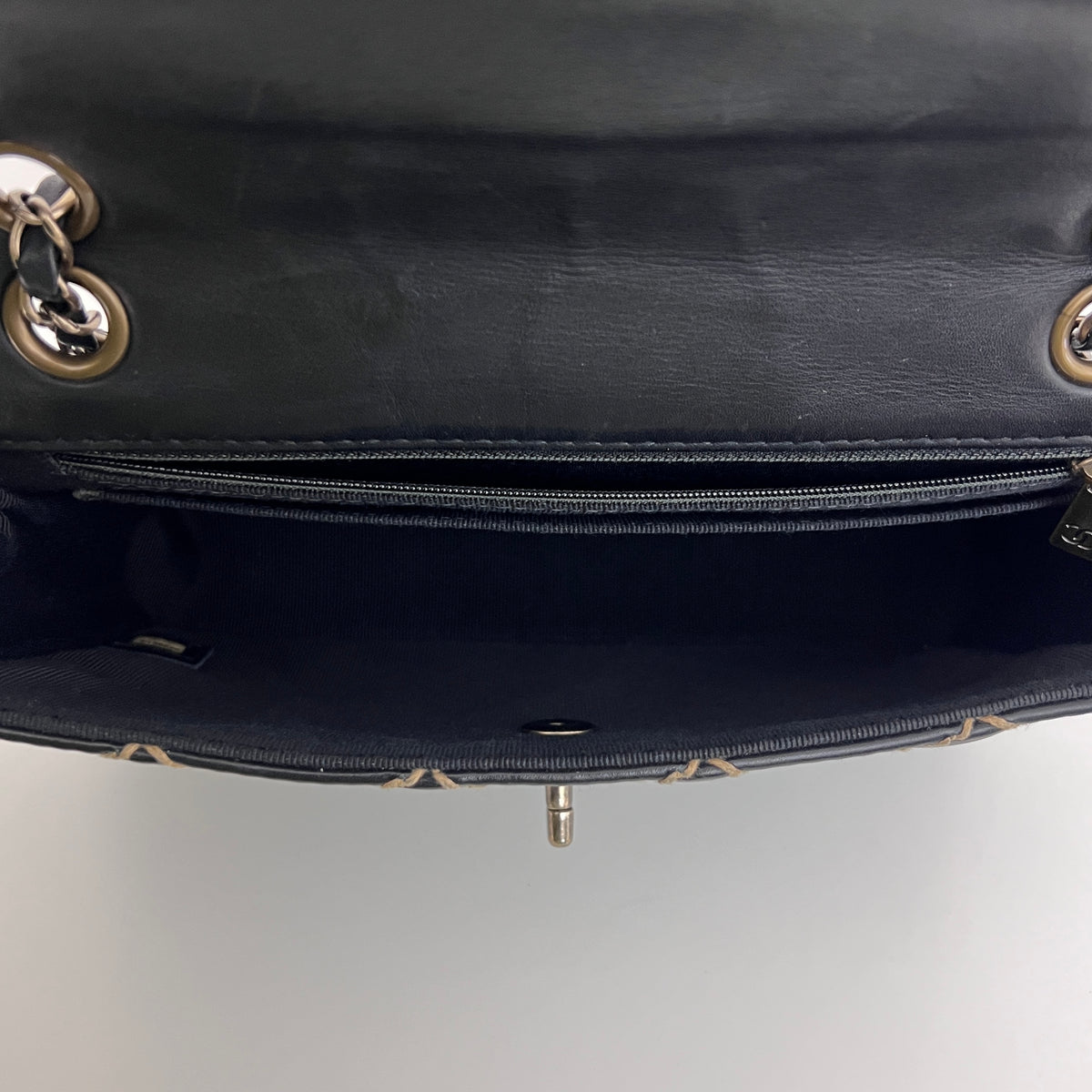 Sac à bandoulière CHANEL Classique Wild Stitch Medium cuir d'agneau noir vintage 2000-2002