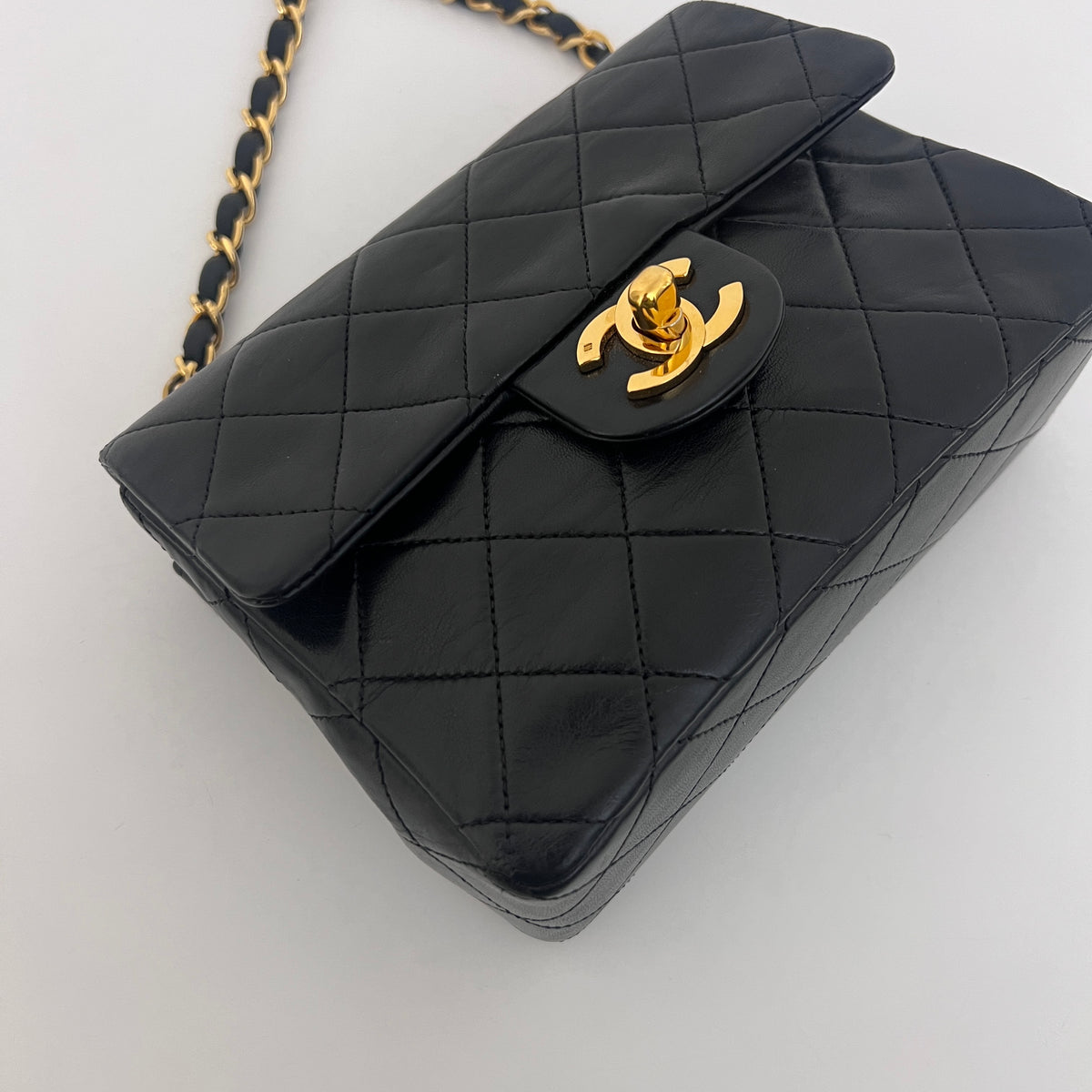 CHANEL Classic Mini shoulder bag in black lambskin, vintage 1989-1991