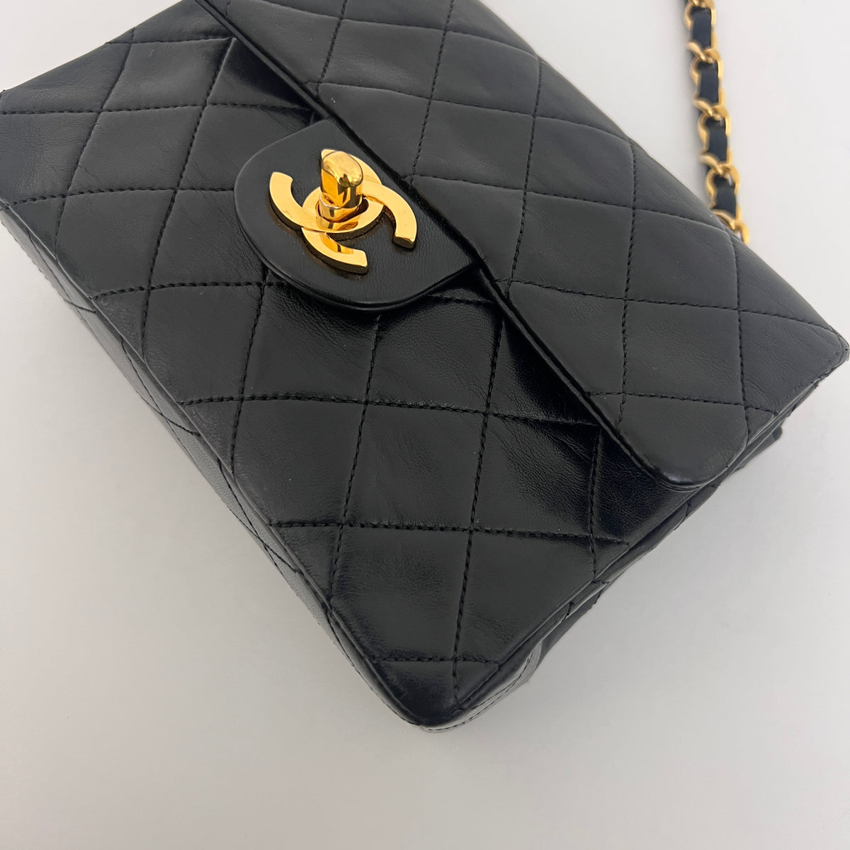 CHANEL Classic Mini shoulder bag in black lambskin, vintage 1989-1991