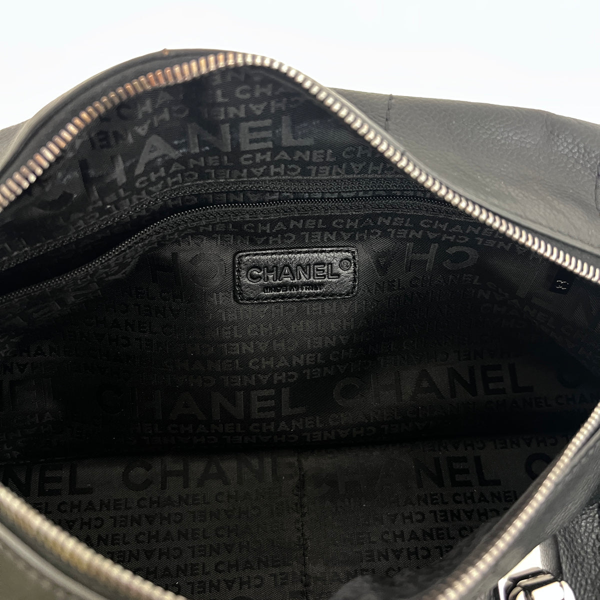 Sac CHANEL Boston Chocolate Bar cuir caviar noir vintage 2003-2004