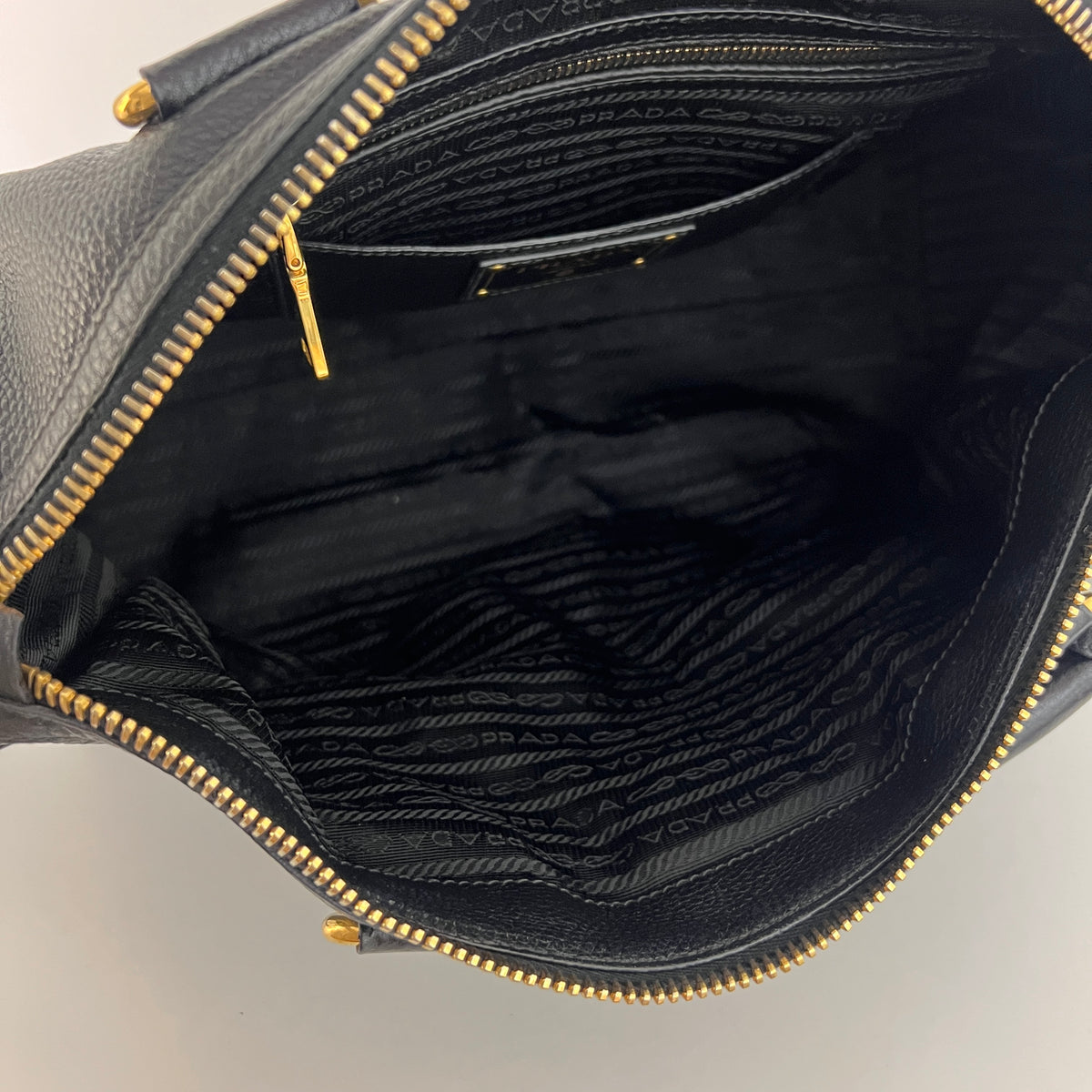 Sac PRADA Vitello Daino cuir grainé noir