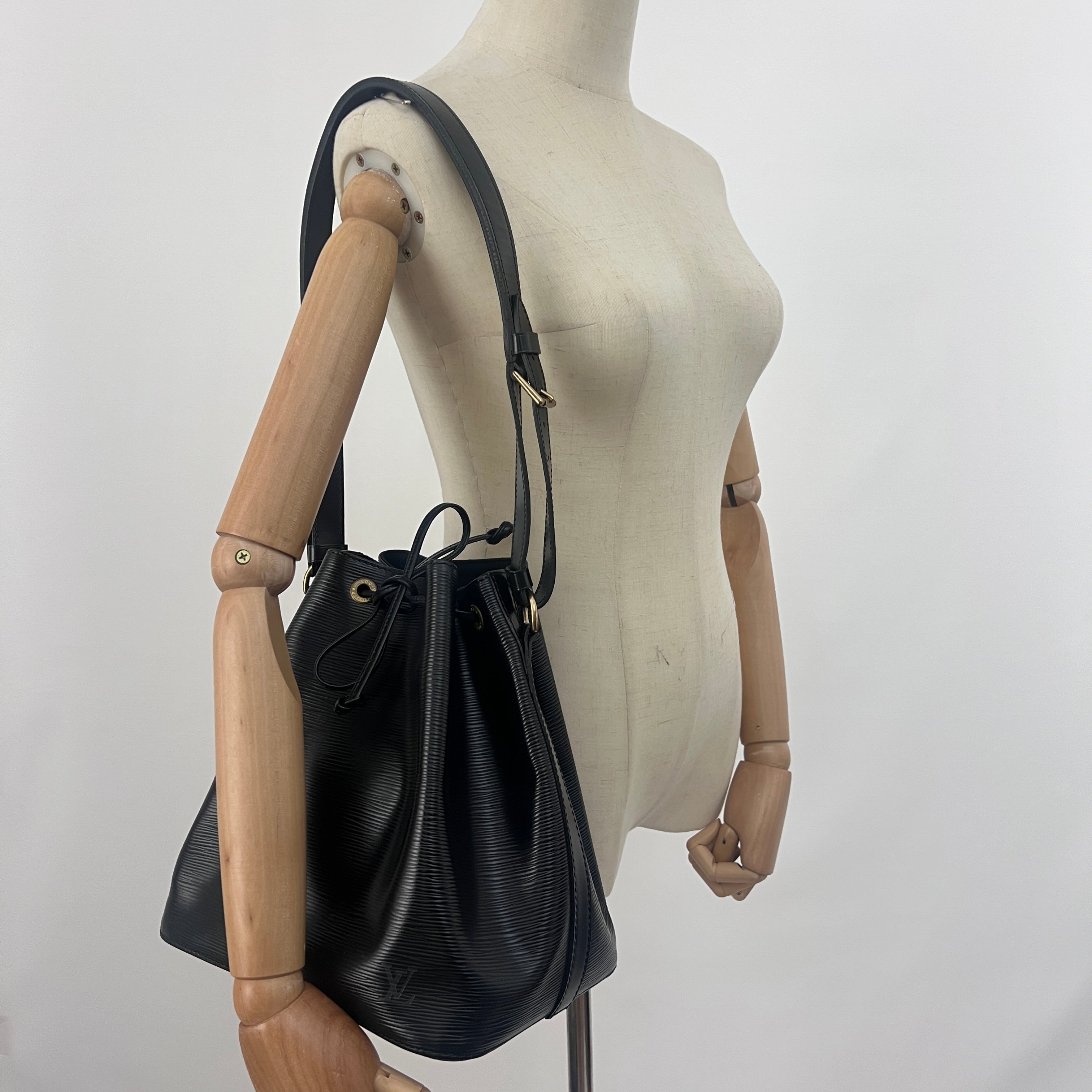 LOUIS VUITTON Petit Noe Bag Black Epi Leather Vintage 1993