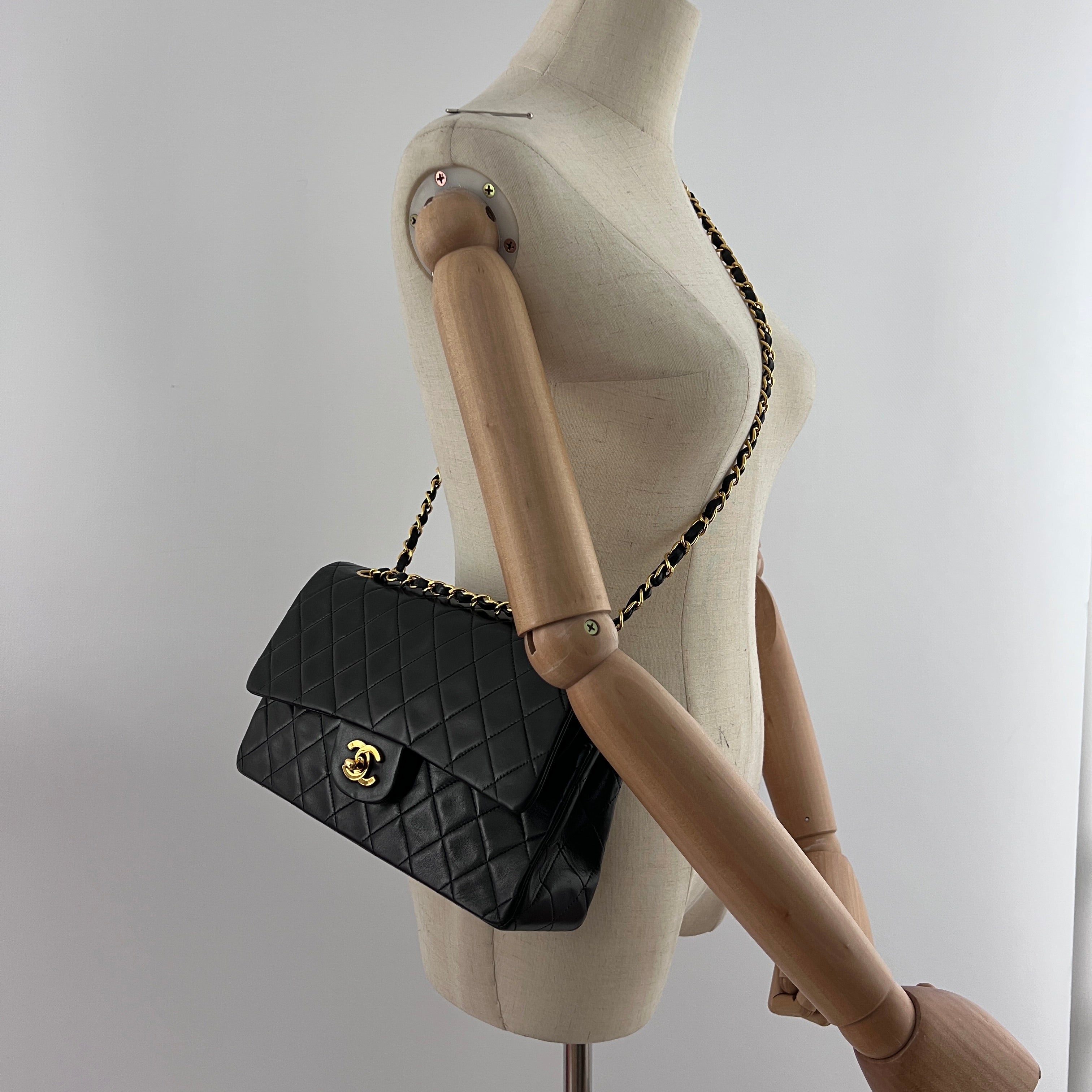 Sac à main CHANEL Timeless Classique Medium cuir noir