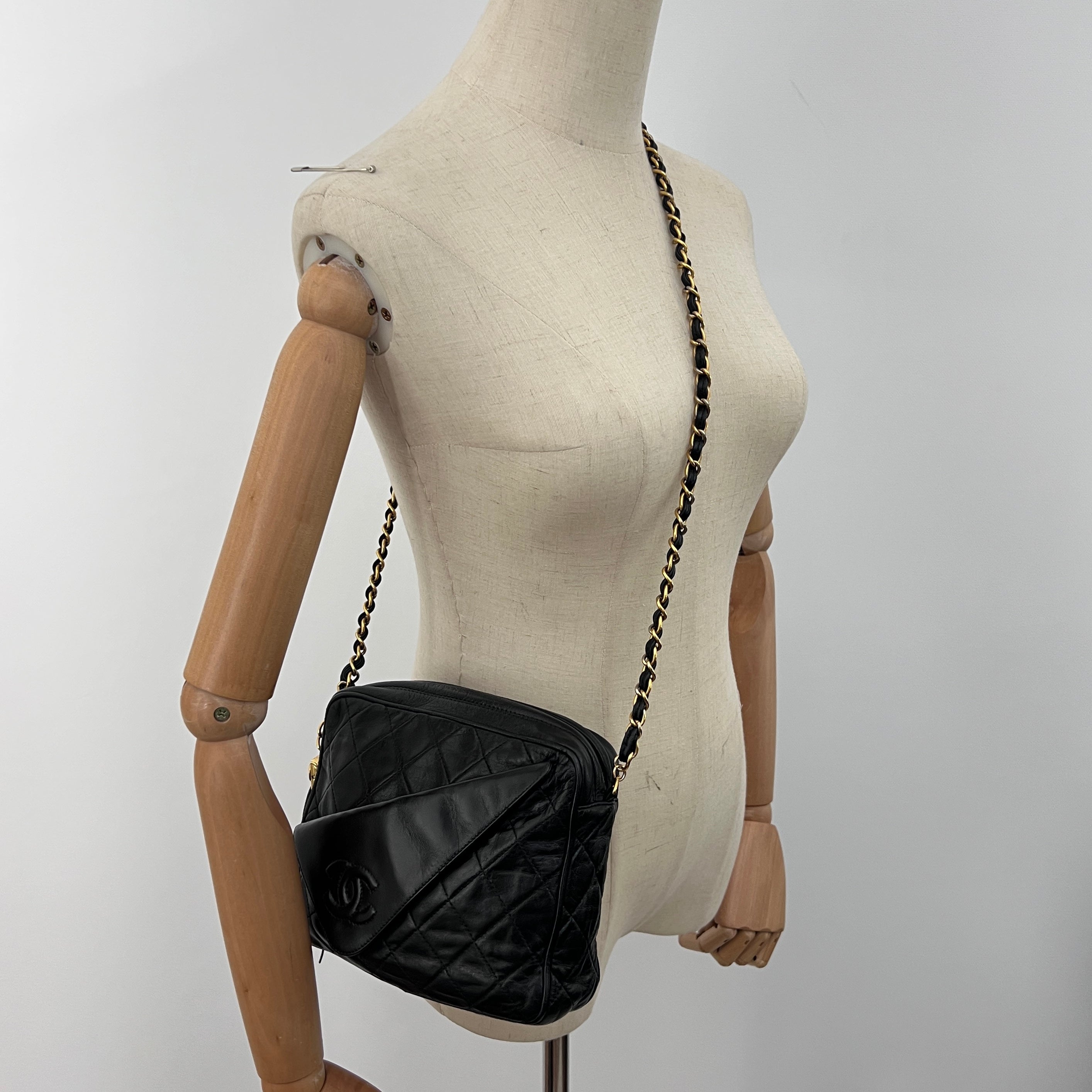 CHANEL Camera Bag black lambskin shoulder bag 1989-1991